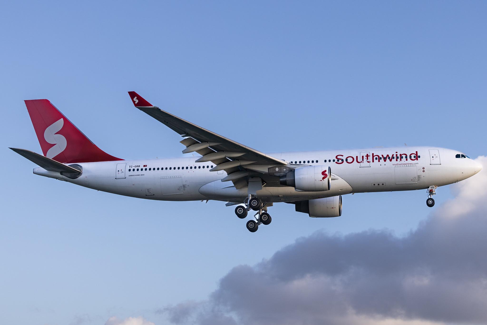 Hamburg Airport: Southwind Airlines (2S / STW) | Airbus A330-223 A332 | TC-GRB | MSN 1266