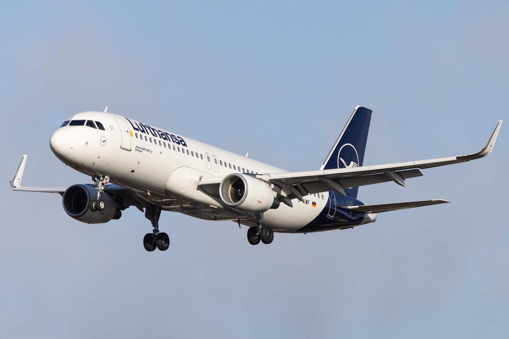 Hamburg Airport: Lufthansa (LH / DLH) |  Airbus A320-214 A320 | D-AIWF | MSN 8853