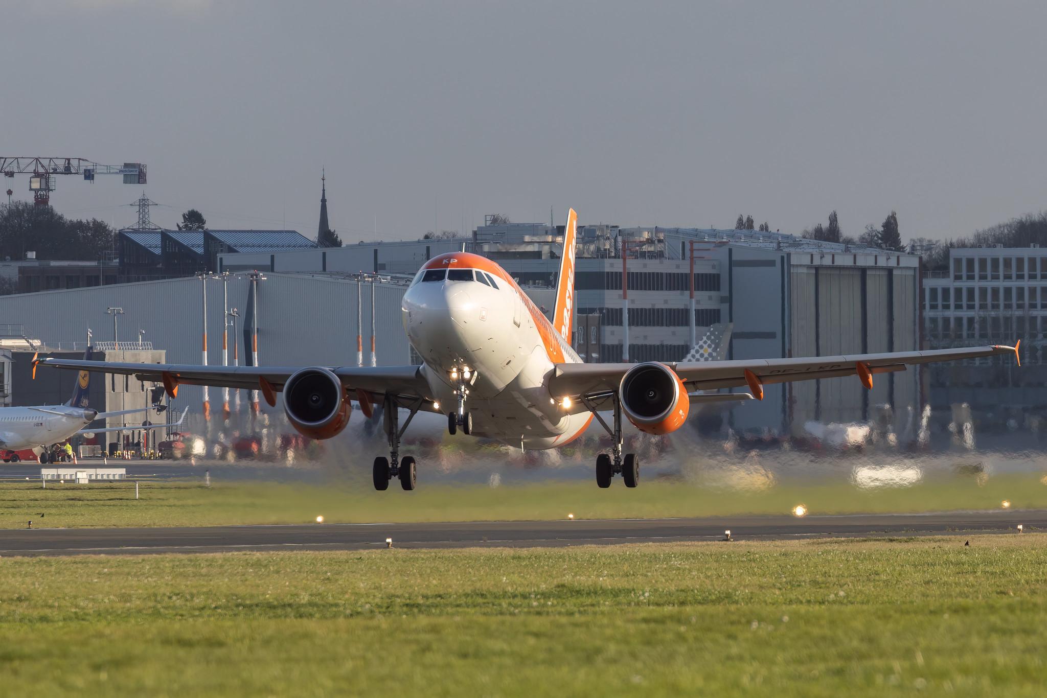 Hamburg Airport: easyJet (U2 / EZY) | Operator: easyJet Europe |  Airbus A319-111 A319 | OE-LKP | MSN 3702