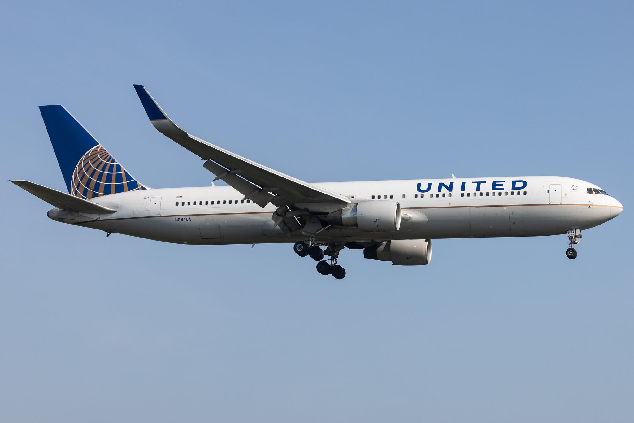London Heathrow: United Airlines (UA / UAL) |  Boeing 767-3CB(ER) B763 | N684UA | MSN 33466