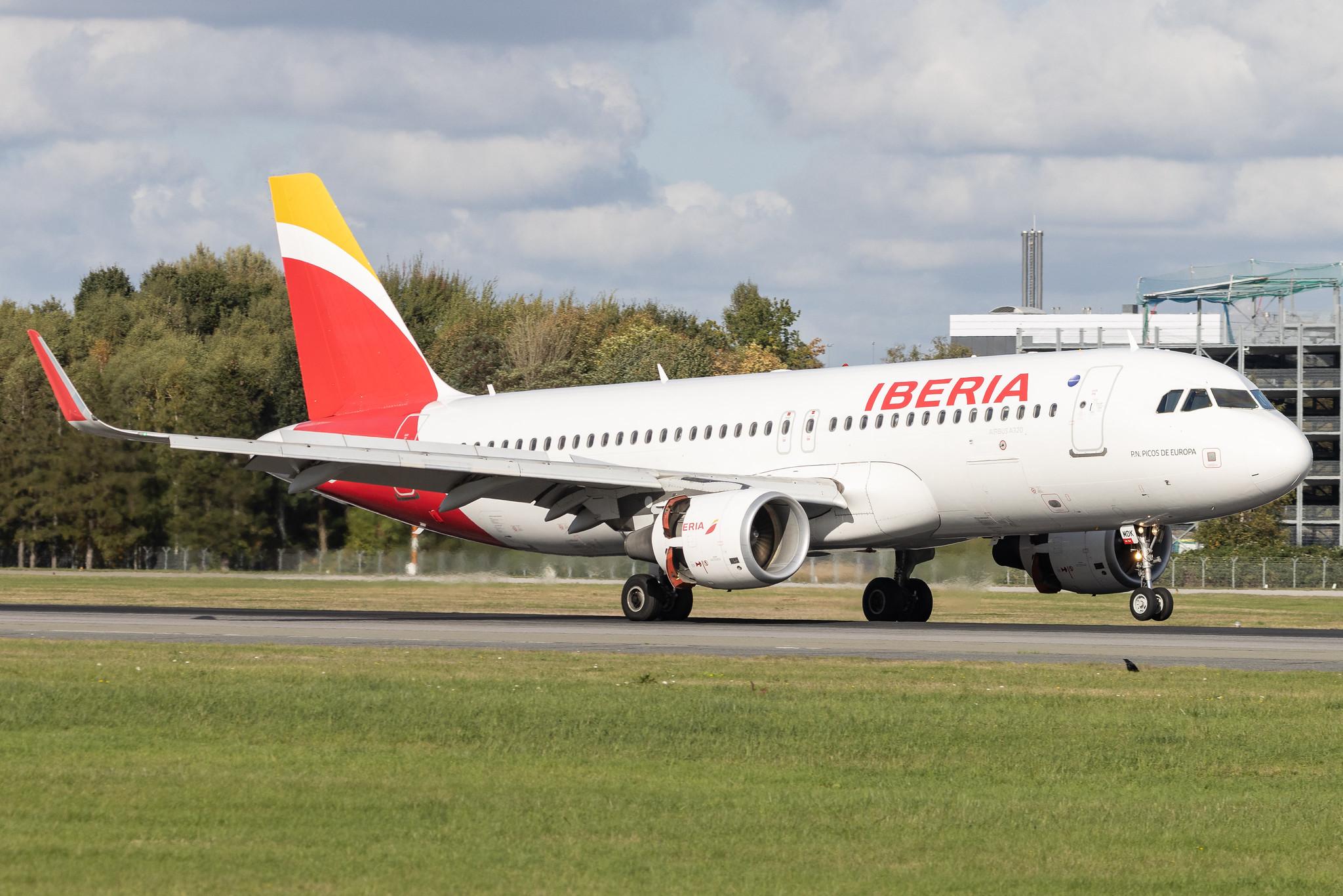 Hamburg Airport: Iberia (IB / IBE) | Airbus A320-214 A320 | EC-MDK | MSN 6328