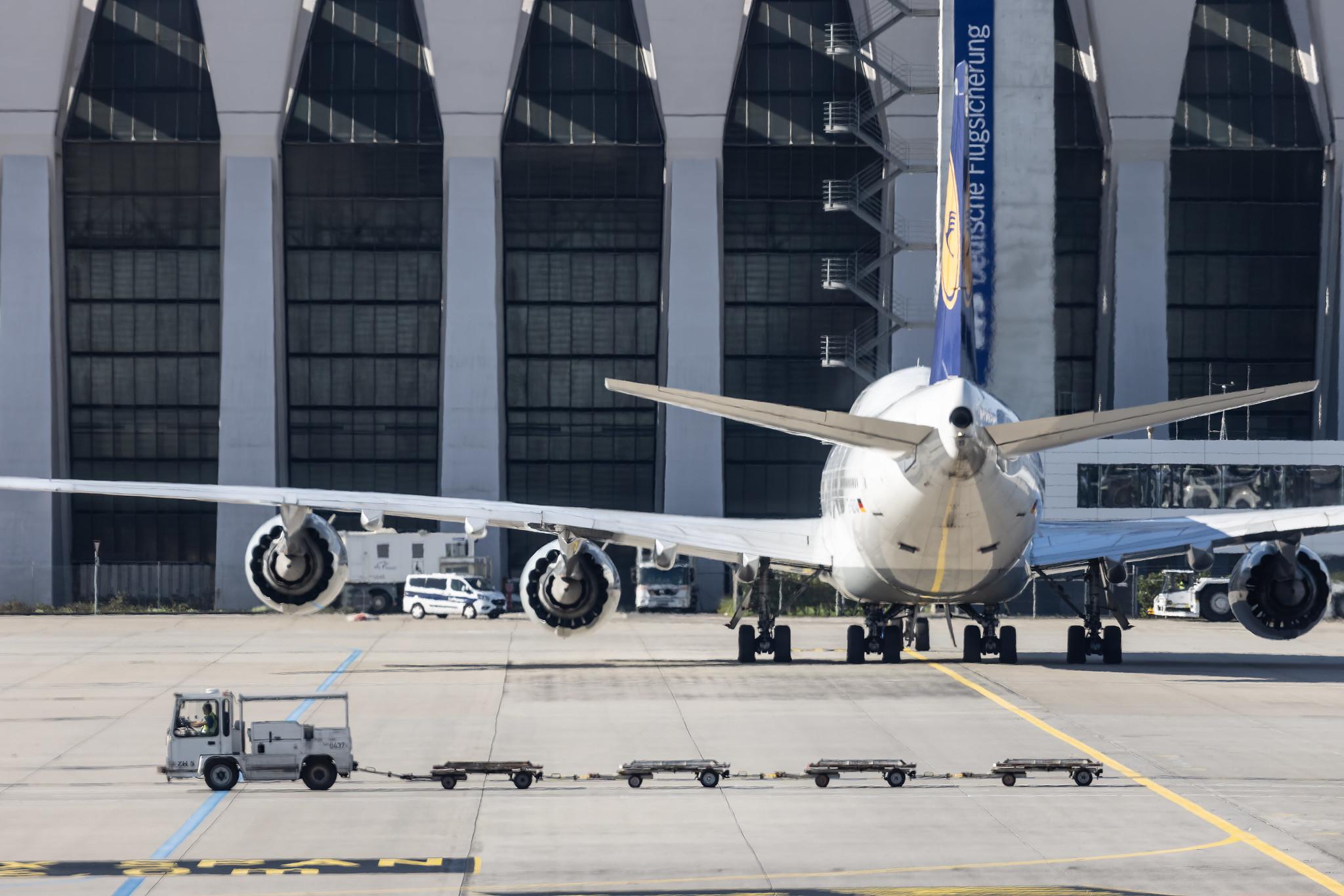 Frankfurt Airport: Lufthansa (LH / DLH) | Boeing 747-830 B748 | D-ABYQ | MSN 37840