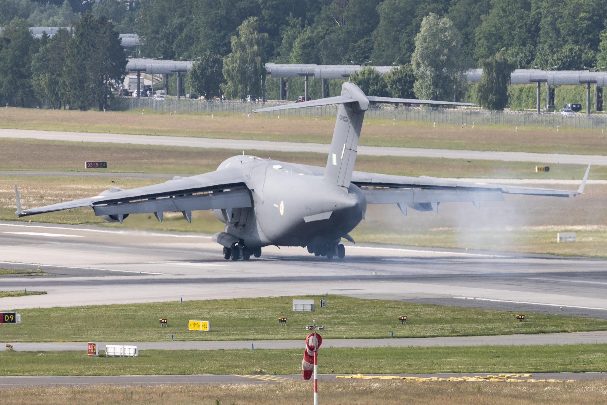 Hamburg Airport: Indian Air Force (/ IFC) | Boeing C-17A Globemaster III C17 | CB-8003 | MSN F-259