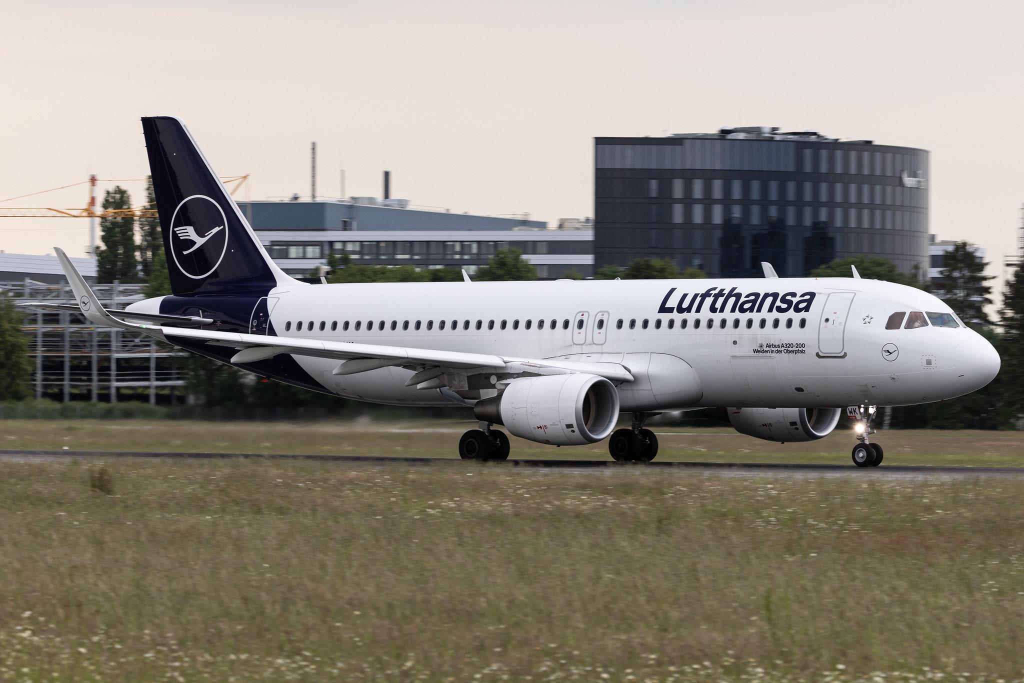 Hamburg Airport: Lufthansa (LH / DLH) | Airbus A320-214 A320 | D-AIWK | MSN 9058