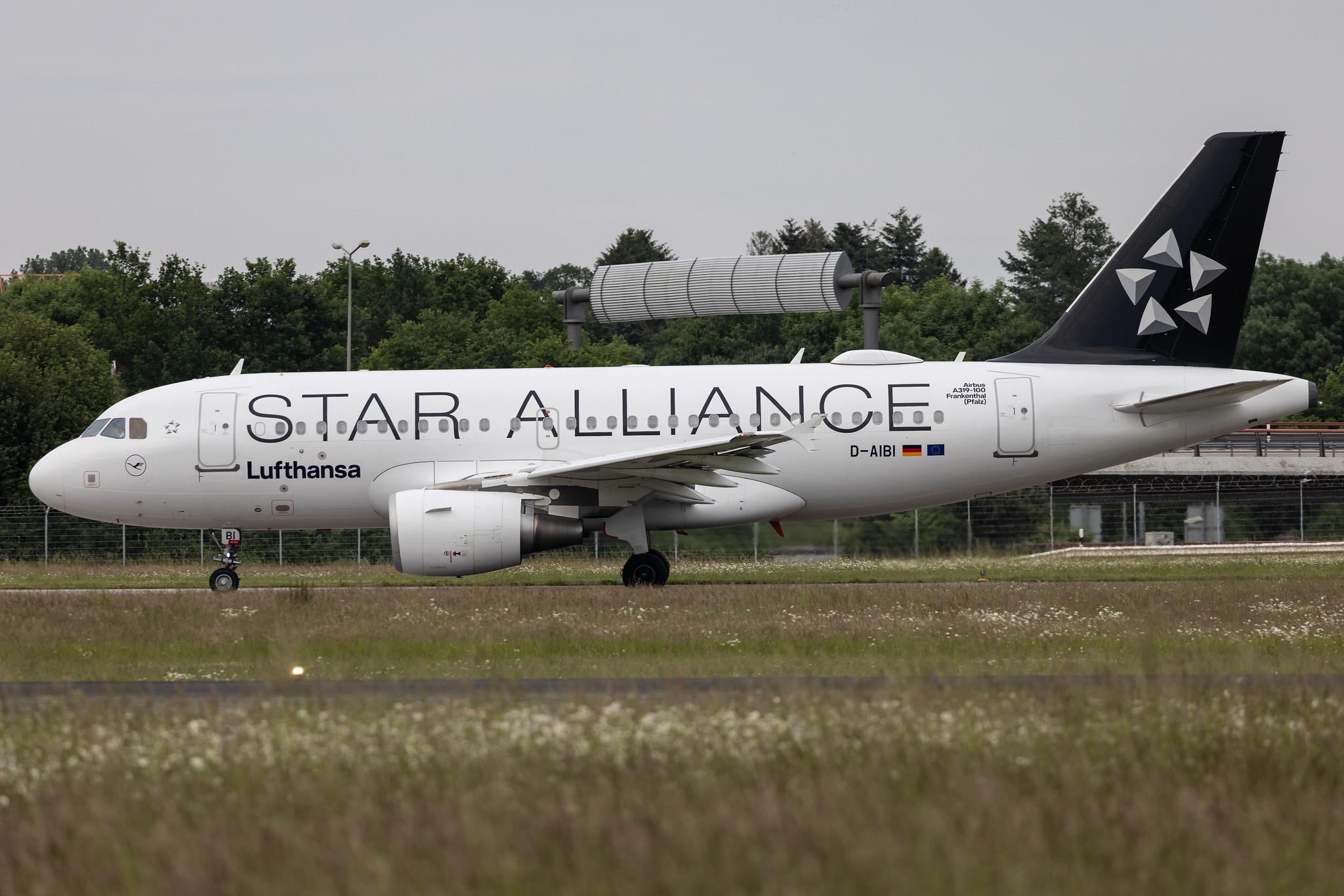 Hamburg Airport: Lufthansa (LH / DLH) | Livery: Star Alliance Livery | Airbus A319-112 A319 | D-AIBI | MSN 5284