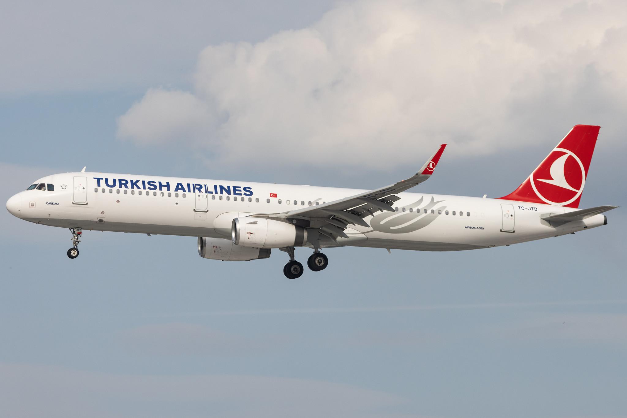 Hamburg Airport: Turkish Airlines (TK / THY) | Airbus A321-231 A321 | TC-JTD | MSN 6822