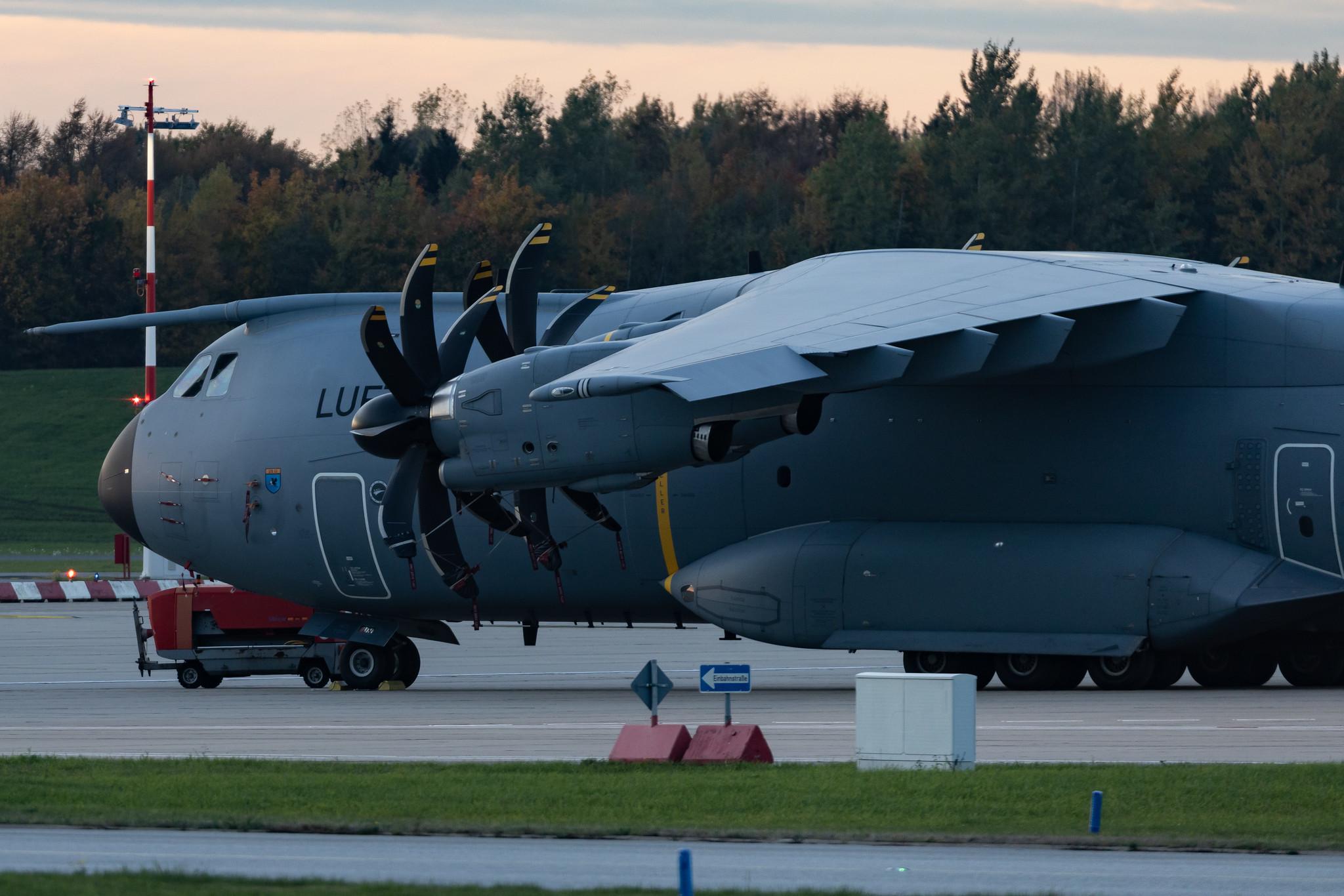 Hamburg Airport: German Air Force (/ GAF) | Airbus A400M-180 A400 | 54+17 | MSN 067