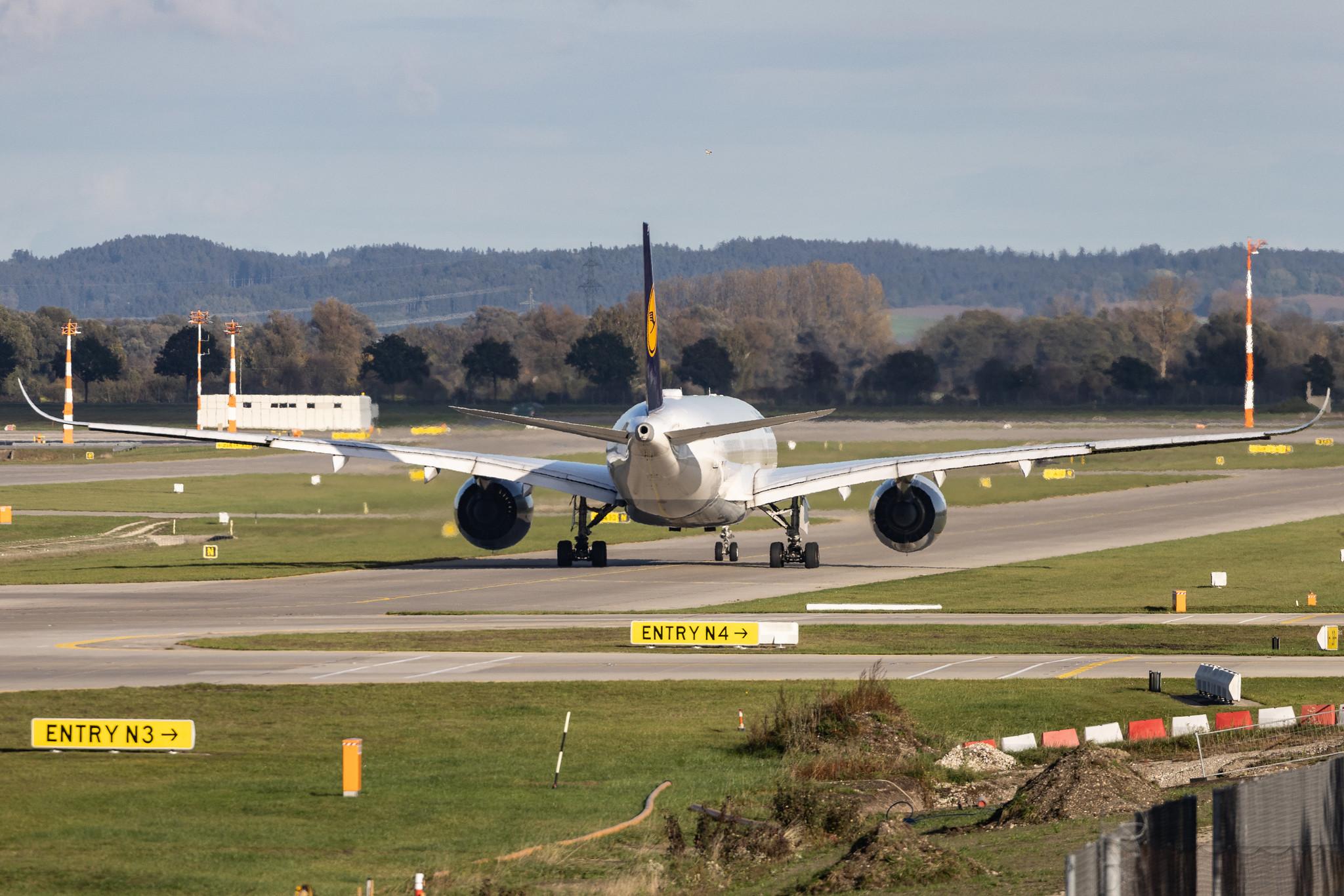 Munich Airport: Lufthansa (LH / DLH) | Airbus A350-941 A359 | D-AIXF | MSN 146