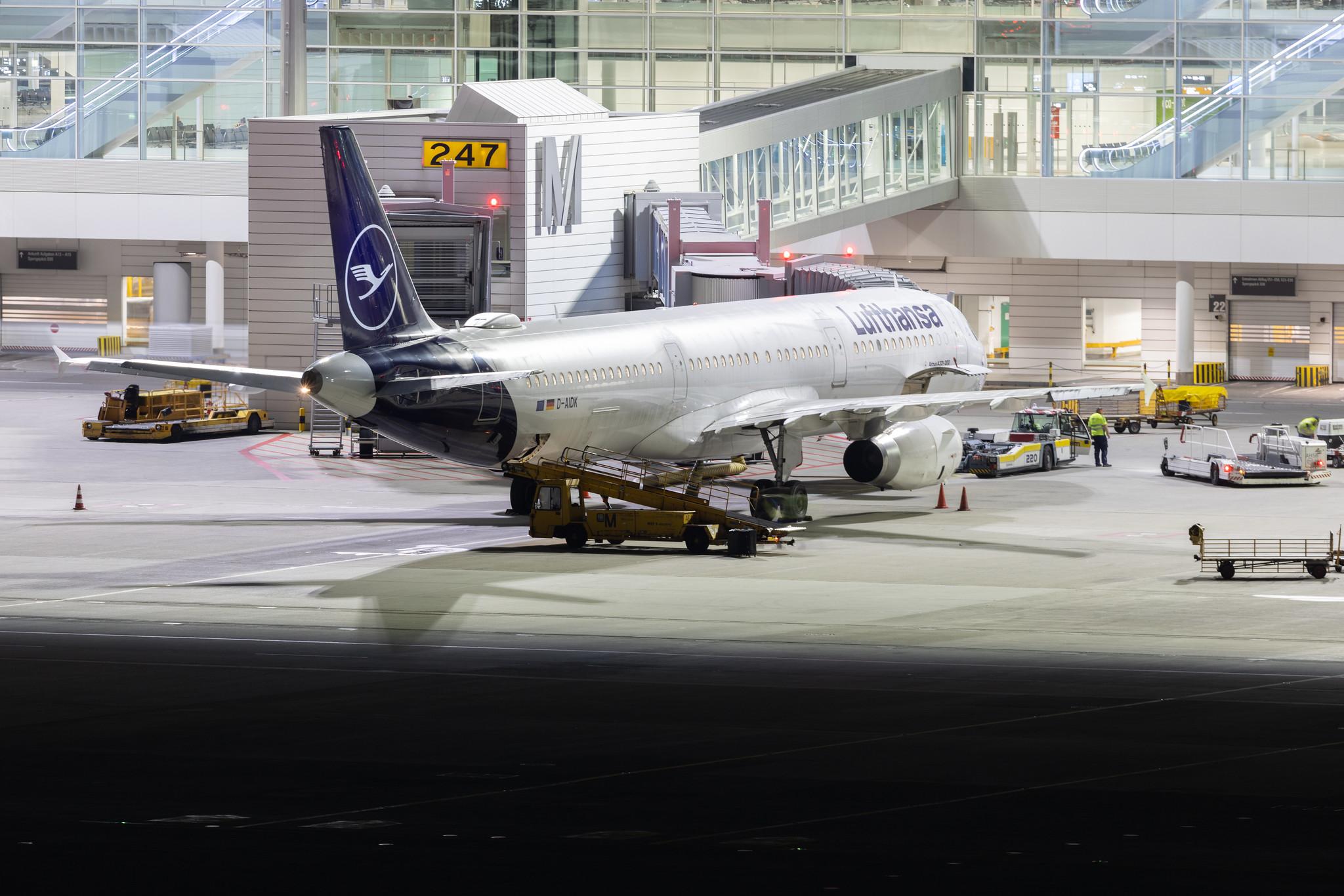 Munich Airport: Lufthansa (LH / DLH) | Airbus A321-231 A321 | D-AIDX | MSN 6451