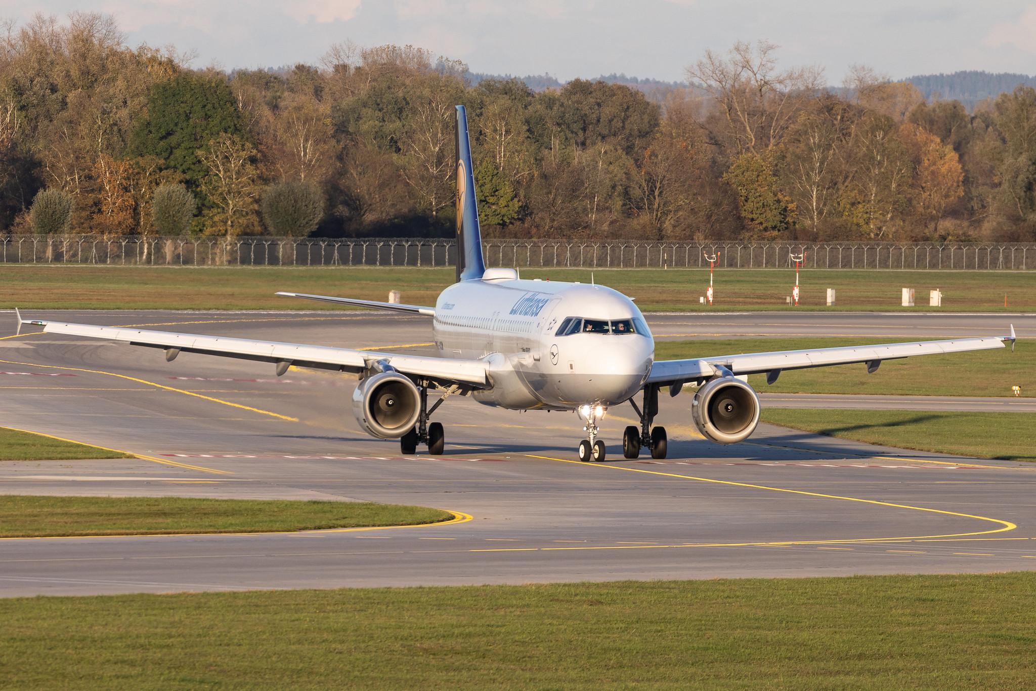 Munich Airport: Lufthansa (LH / DLH) | Airbus A320-211 A320 | D-AIQW | MSN 1367