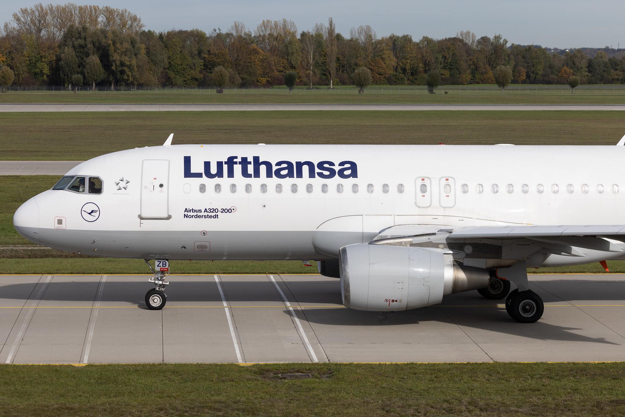 Munich Airport: Lufthansa (LH / DLH) | Airbus A320-214 A320 | D-AIZB | MSN 4120