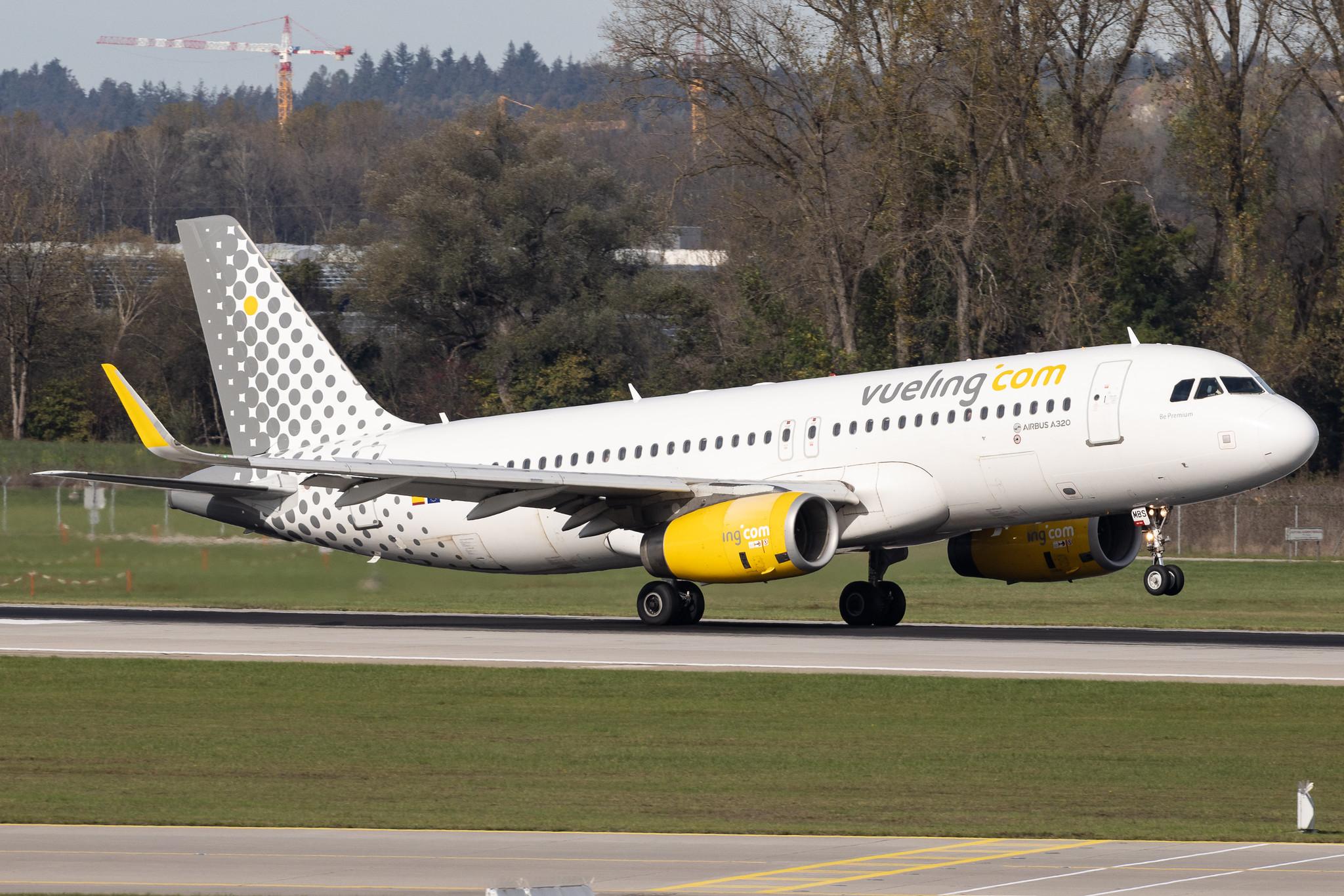 Munich Airport: Vueling (VY / VLG) | Airbus A320-232 A320 | EC-MBS | MSN 6123