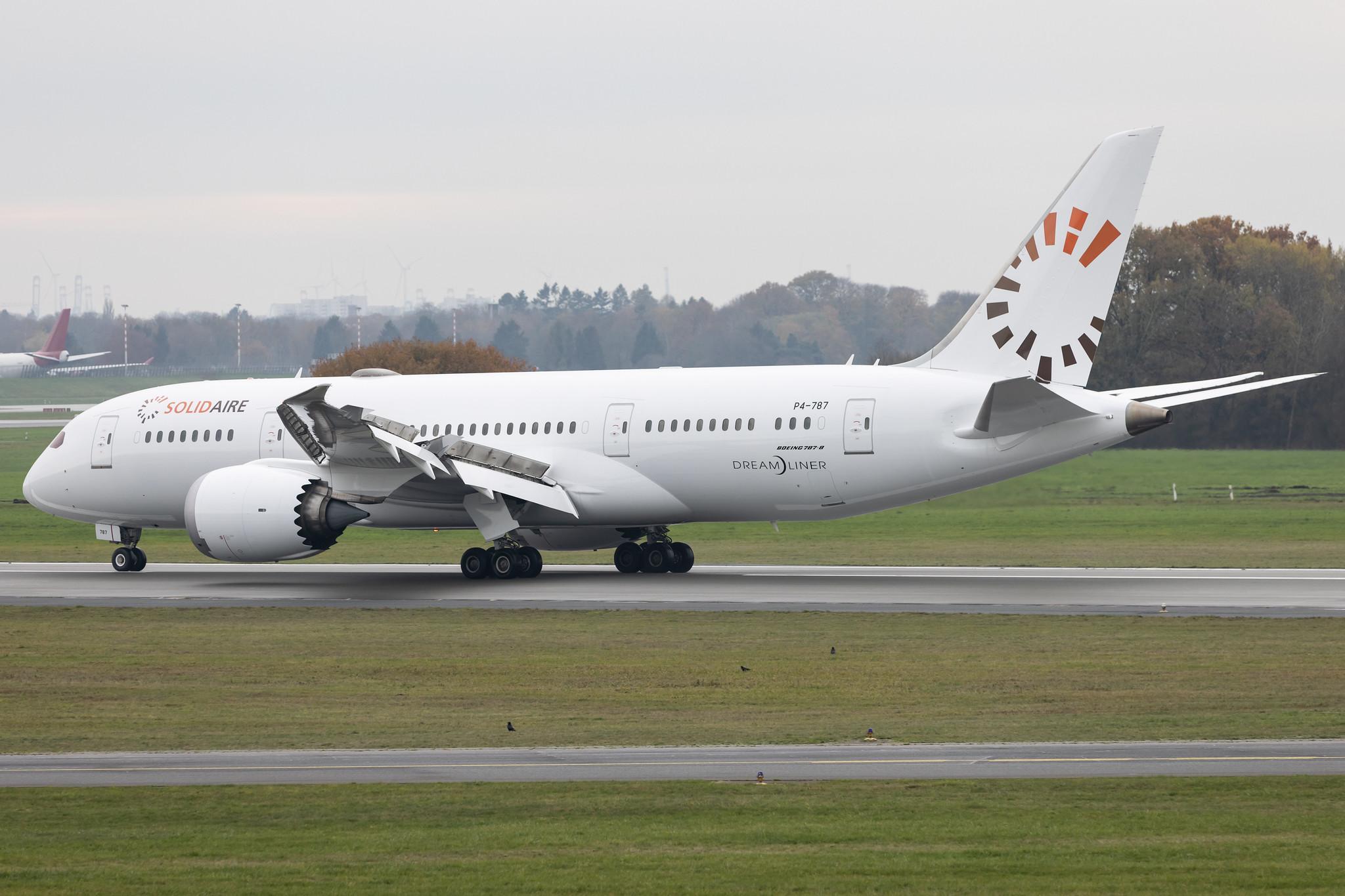 Hamburg Airport: Comlux Aruba (CS / CXB) | Boeing 787-8 Dreamliner B788 | P4-787 | MSN 35306