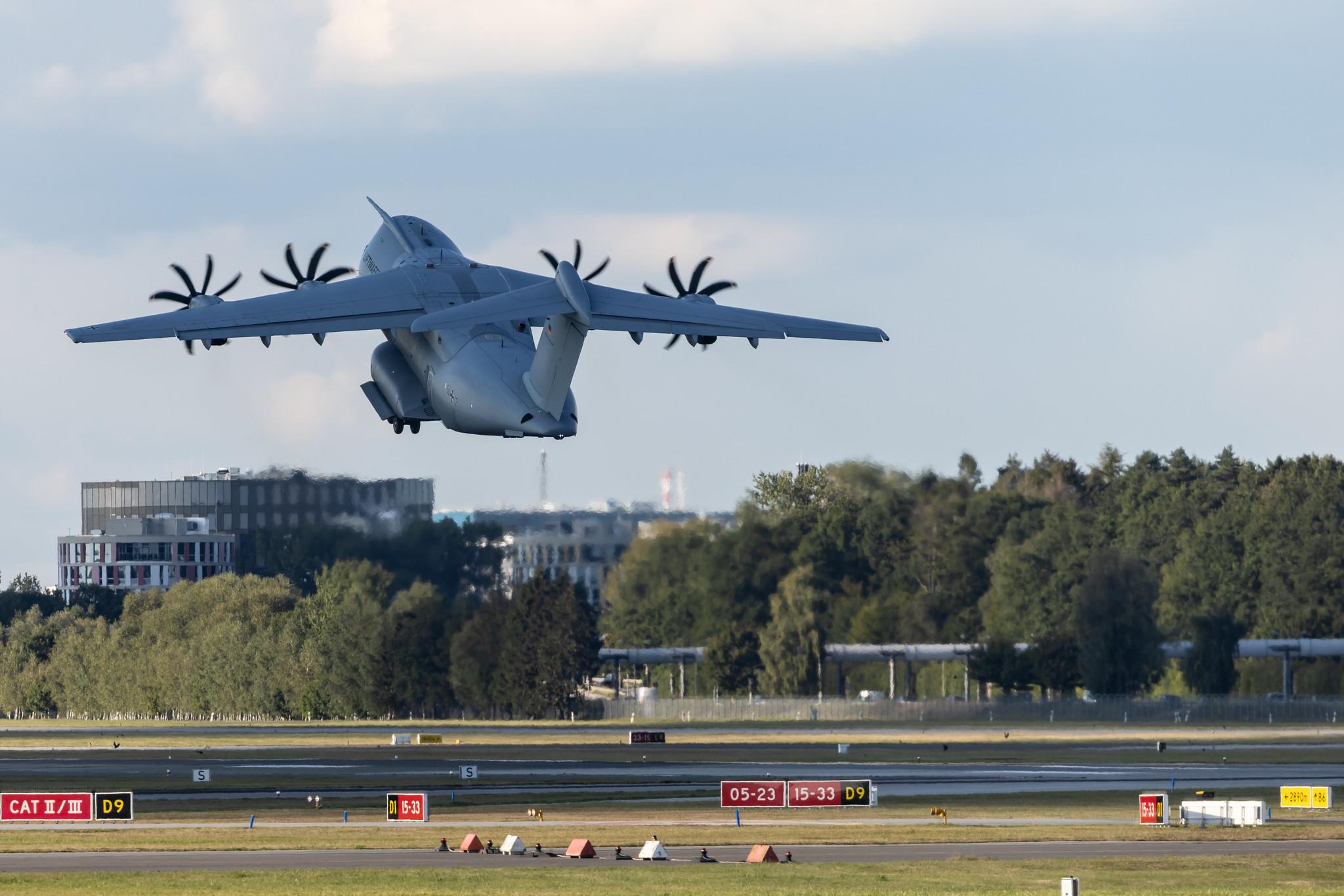 Hamburg Airport: German Air Force ( / GAF) | Airbus A400M-180 A400 | 54+12 | MSN 057