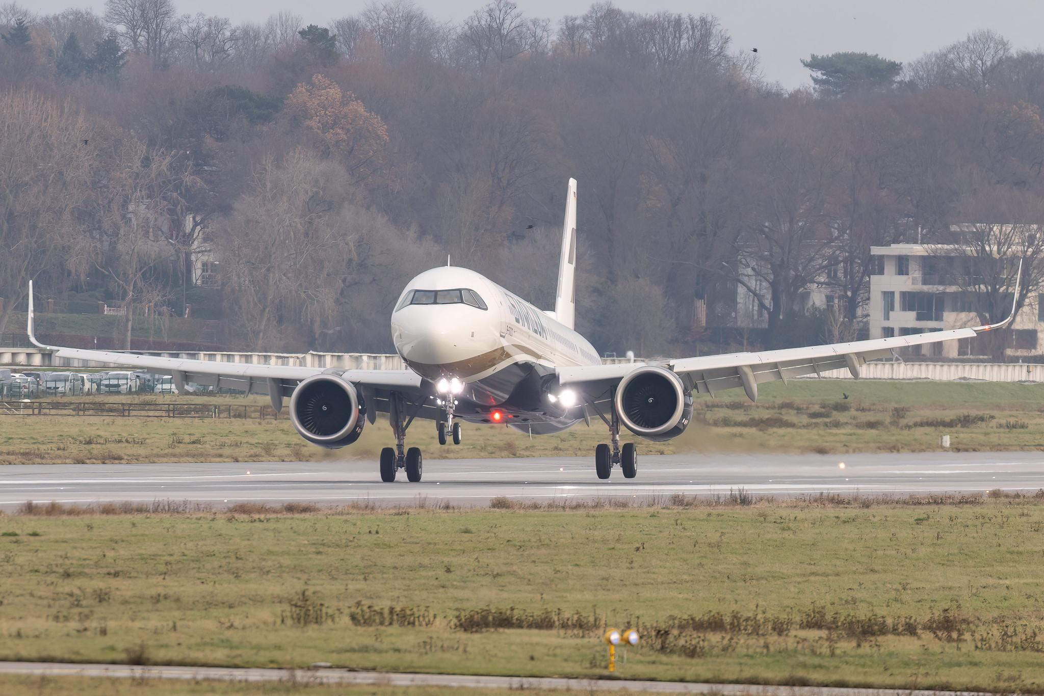 Hamburg Finkenwerder: Starlux Airlines (JX / SJX) | Airbus A321-252NX A21N | D-AZAB | B-58213 | MSN 11068