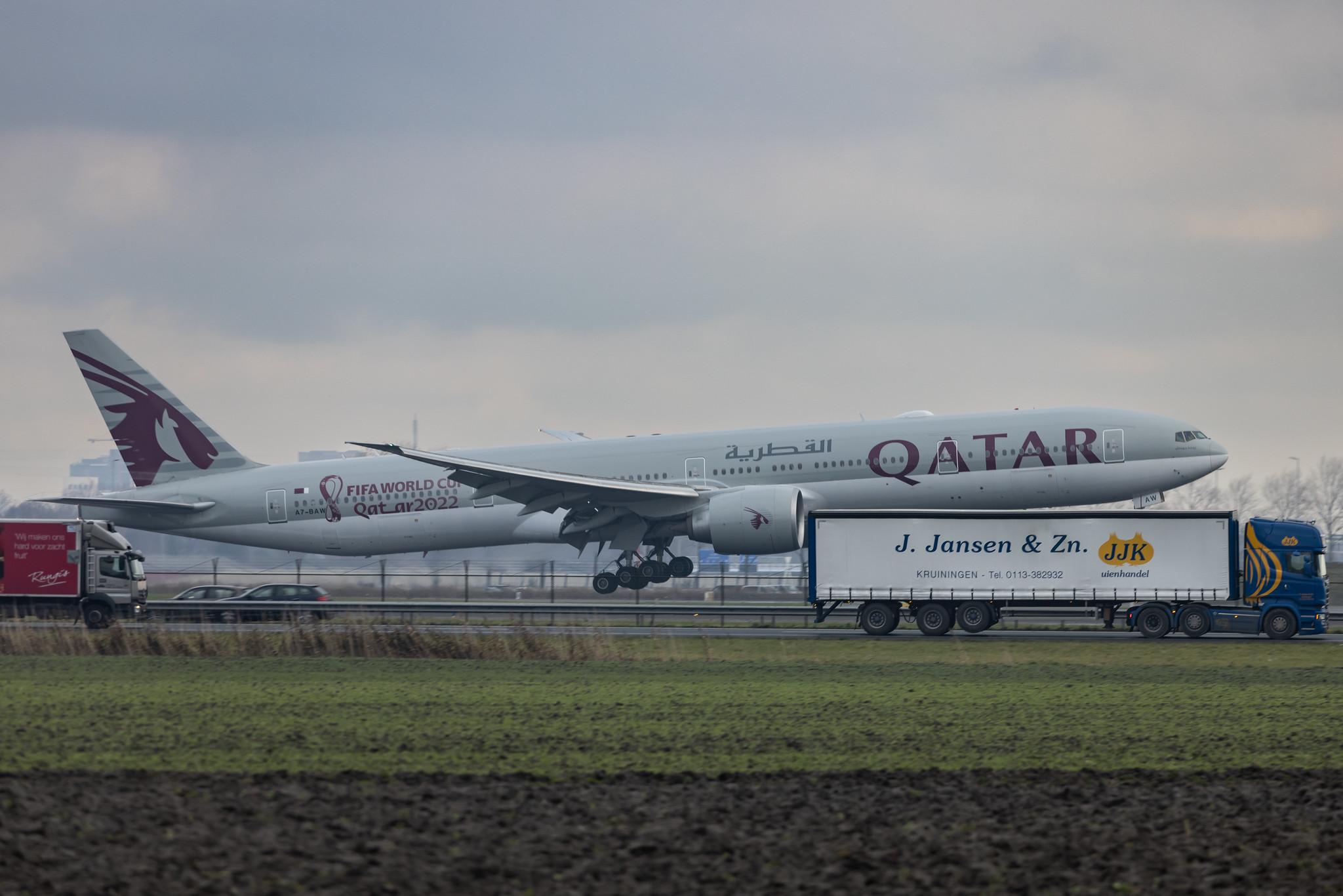Amsterdam Schiphol: Qatar Airways (QR / QTR) | Boeing 777-3DZ(ER) B77W | A7-BAW | MSN 41741