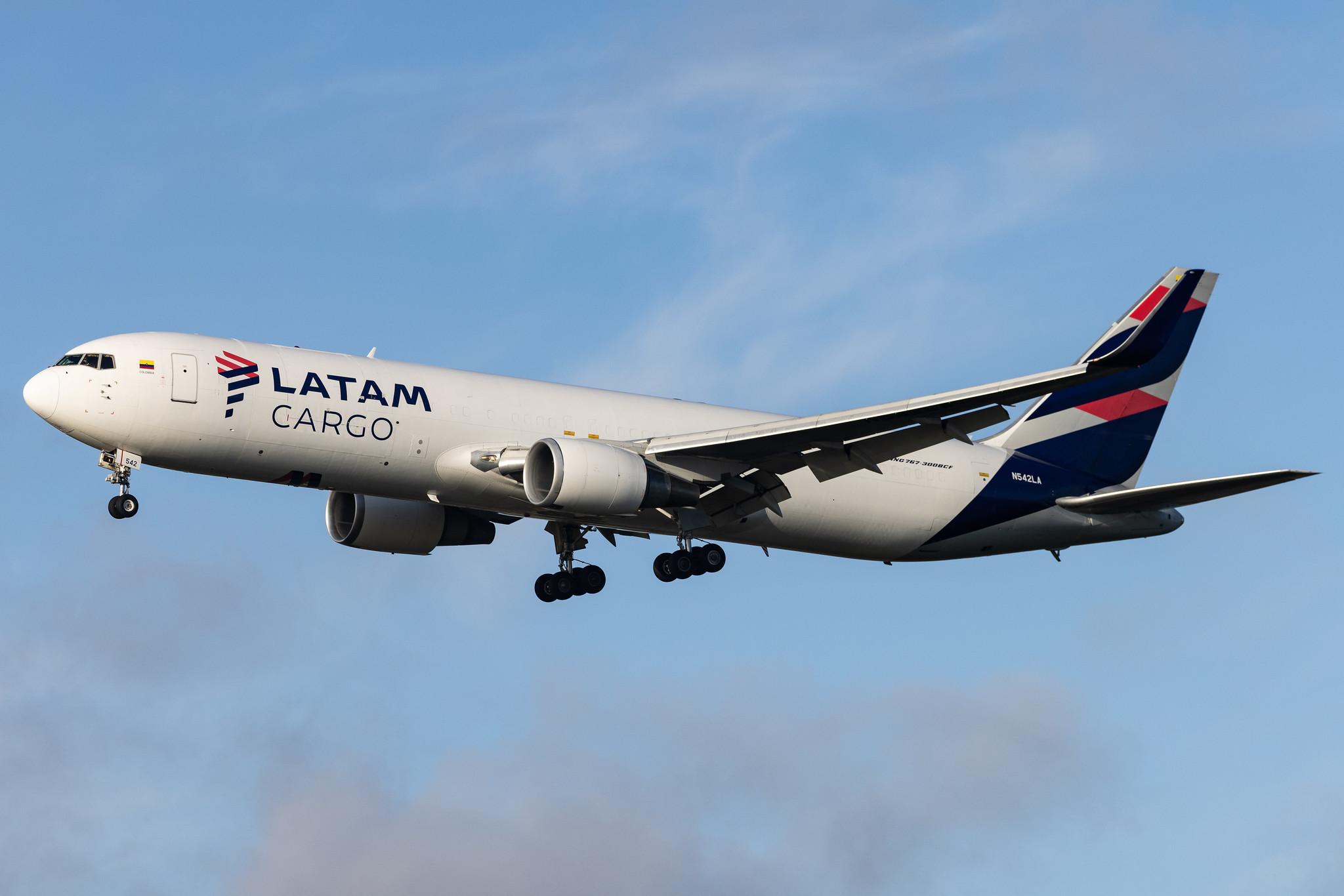 Amsterdam Schiphol: LATAM Cargo (UC / LCO) | Operator: LATAM Cargo Colombia |  Boeing 767-316(ER)(BCF) B763 | N542LA | MSN 34629