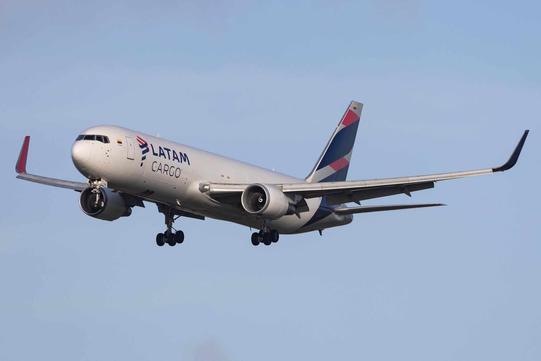 Amsterdam Schiphol: LATAM Cargo (UC / LCO) | Operator: LATAM Cargo Colombia |  Boeing 767-316(ER)(BCF) B763 | N542LA | MSN 34629