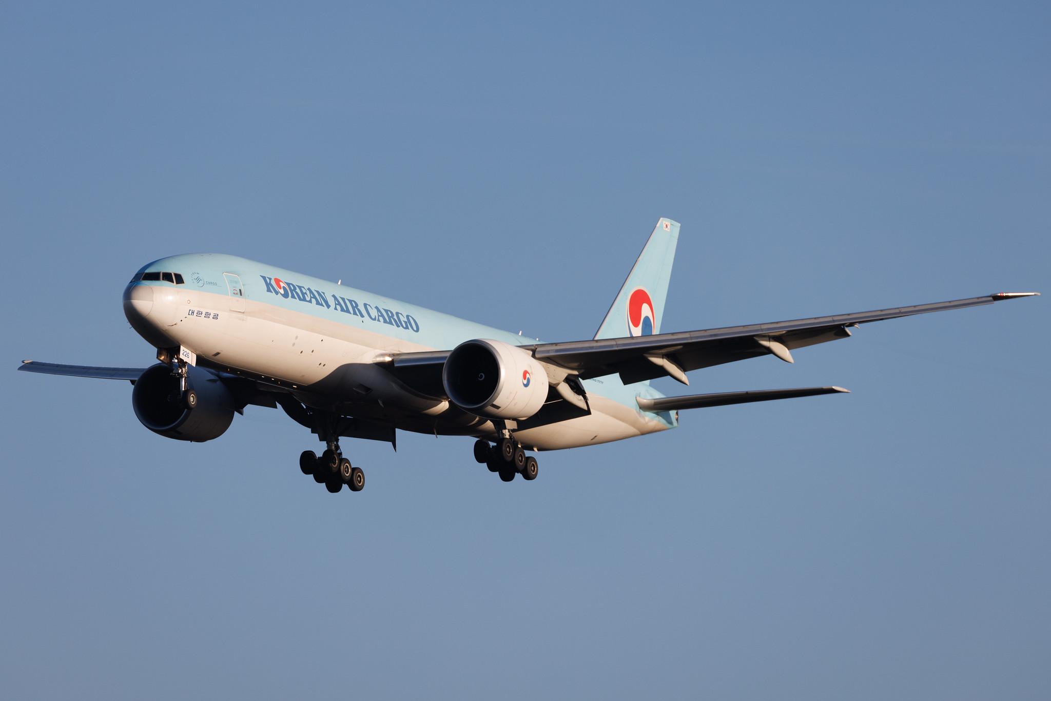 Frankfurt Airport: Korean Air Cargo (KE / KAL) | Operator: Korean Air | B77L | HL8226 | MSN 37640