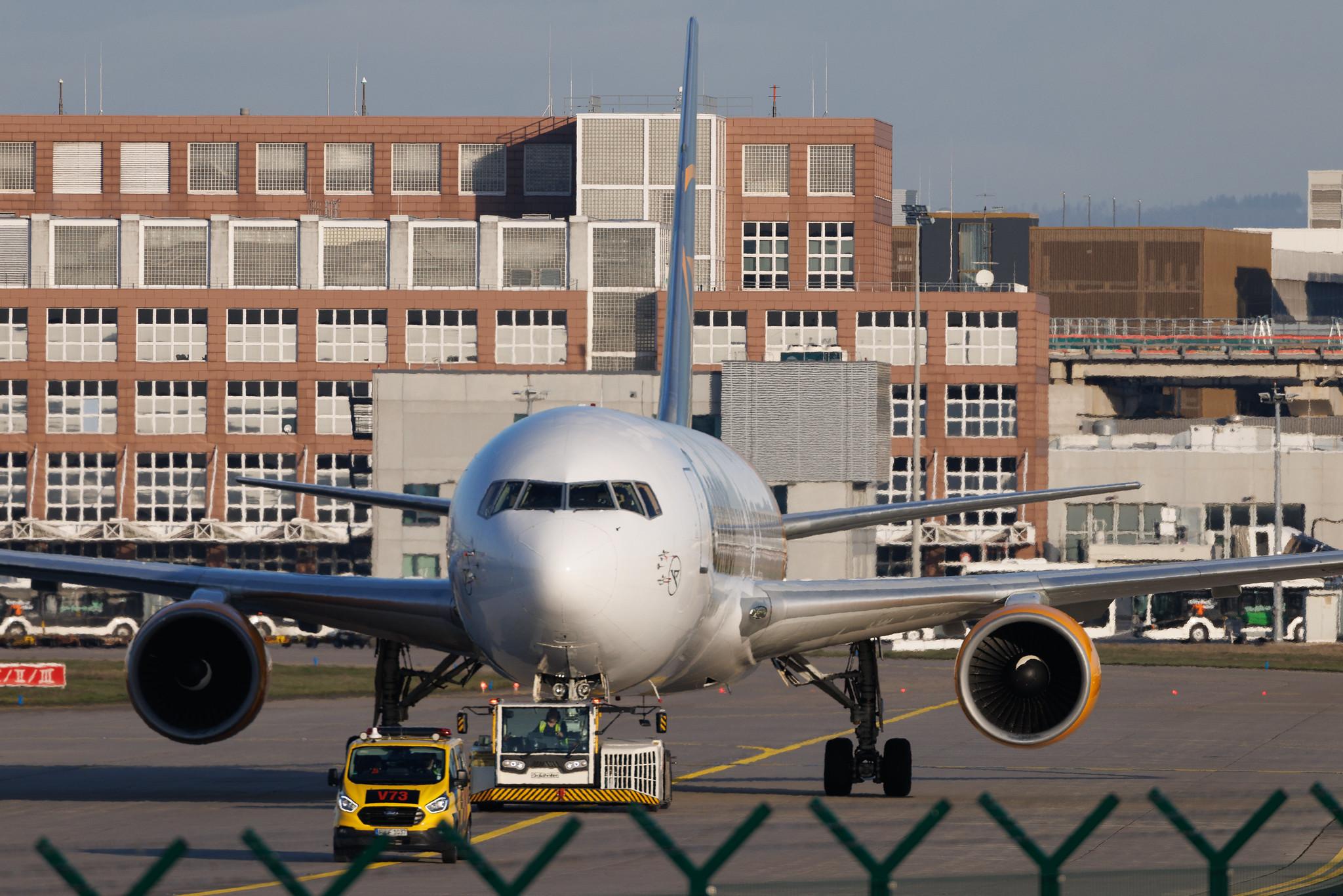 Frankfurt Airport: Condor (DE / CFG) | Boeing 767-330(ER) B763 | D-ABUH | MSN 26986