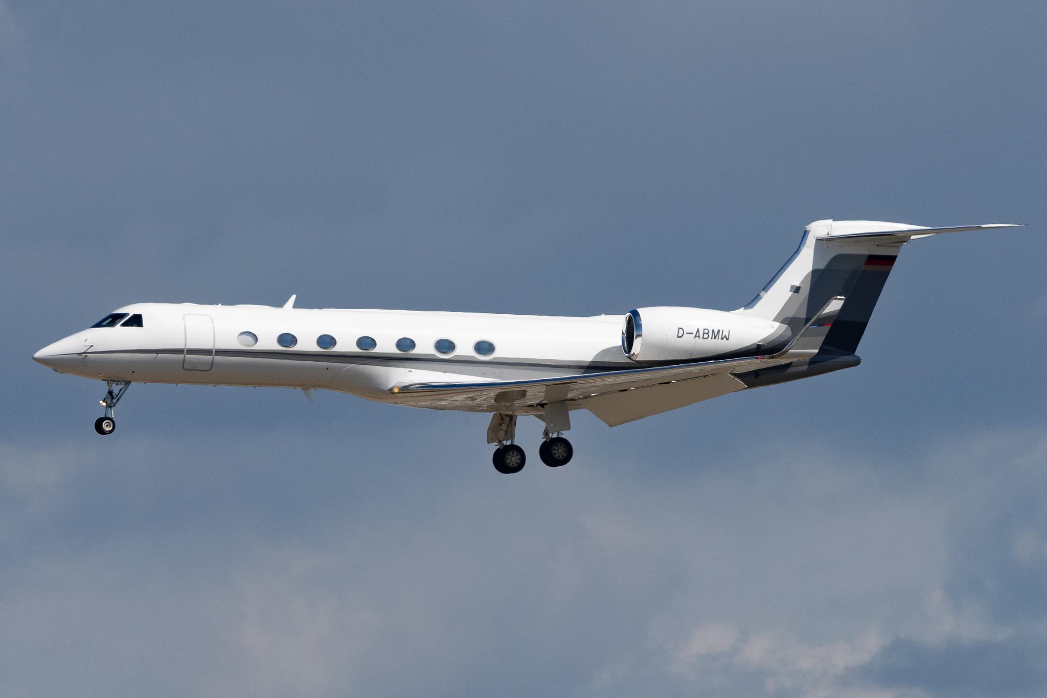 Frankfurt Airport: BMW Flight Service  |  Gulfstream G550 GLF5 | D-ABMW | MSN 5336