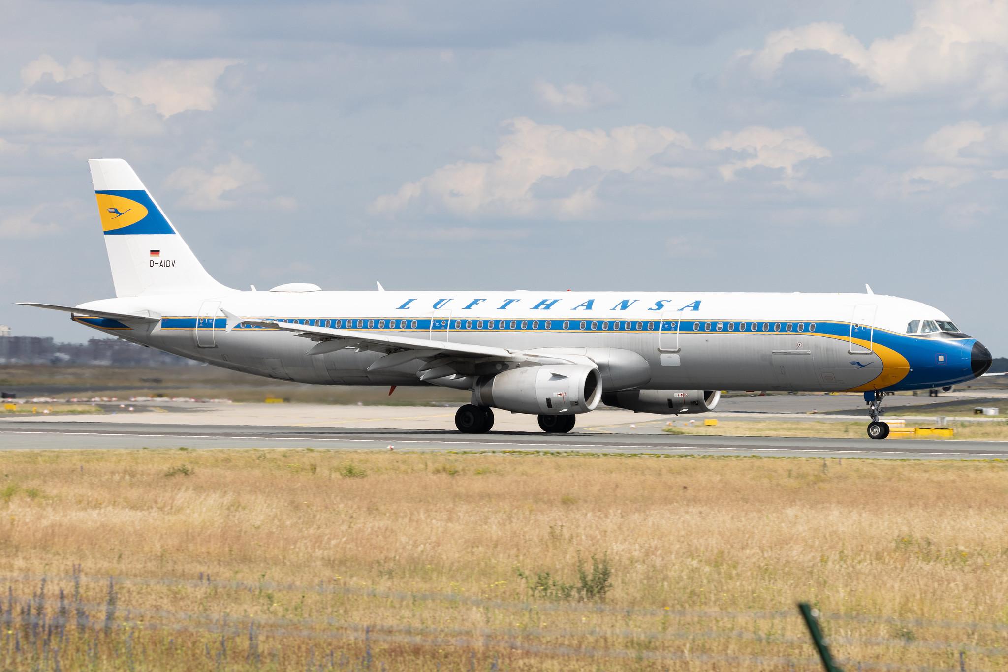 Frankfurt Airport: Lufthansa (LH / DLH) | Livery: Retro livery | Airbus A321-231 A321 | D-AIDV | MSN 5413
