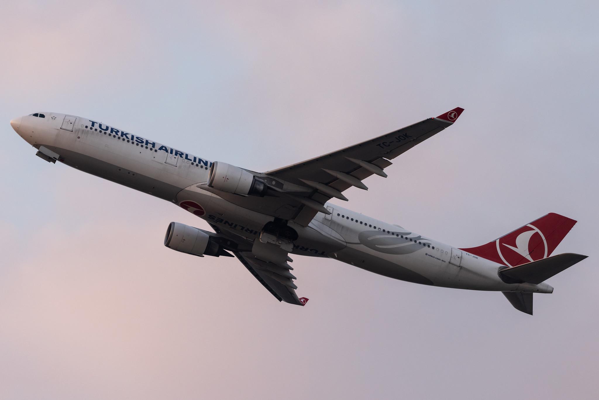 London Heathrow: Turkish Airlines (TK / THY) | Airbus A330-303 A333 | TC-JOK | MSN 1642