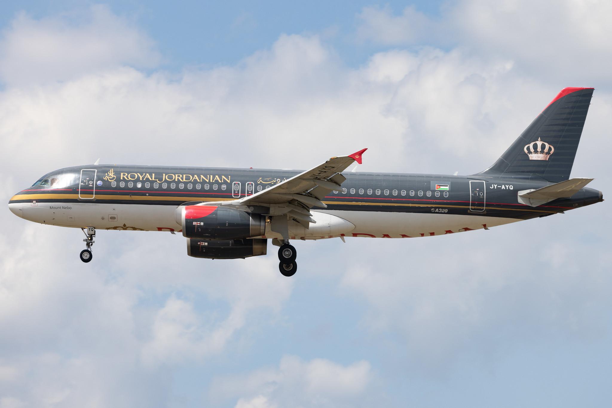 Frankfurt Airport: Royal Jordanian (RJ / RJA) | Airbus A320-232 A320 | JY-AYQ | MSN 4670