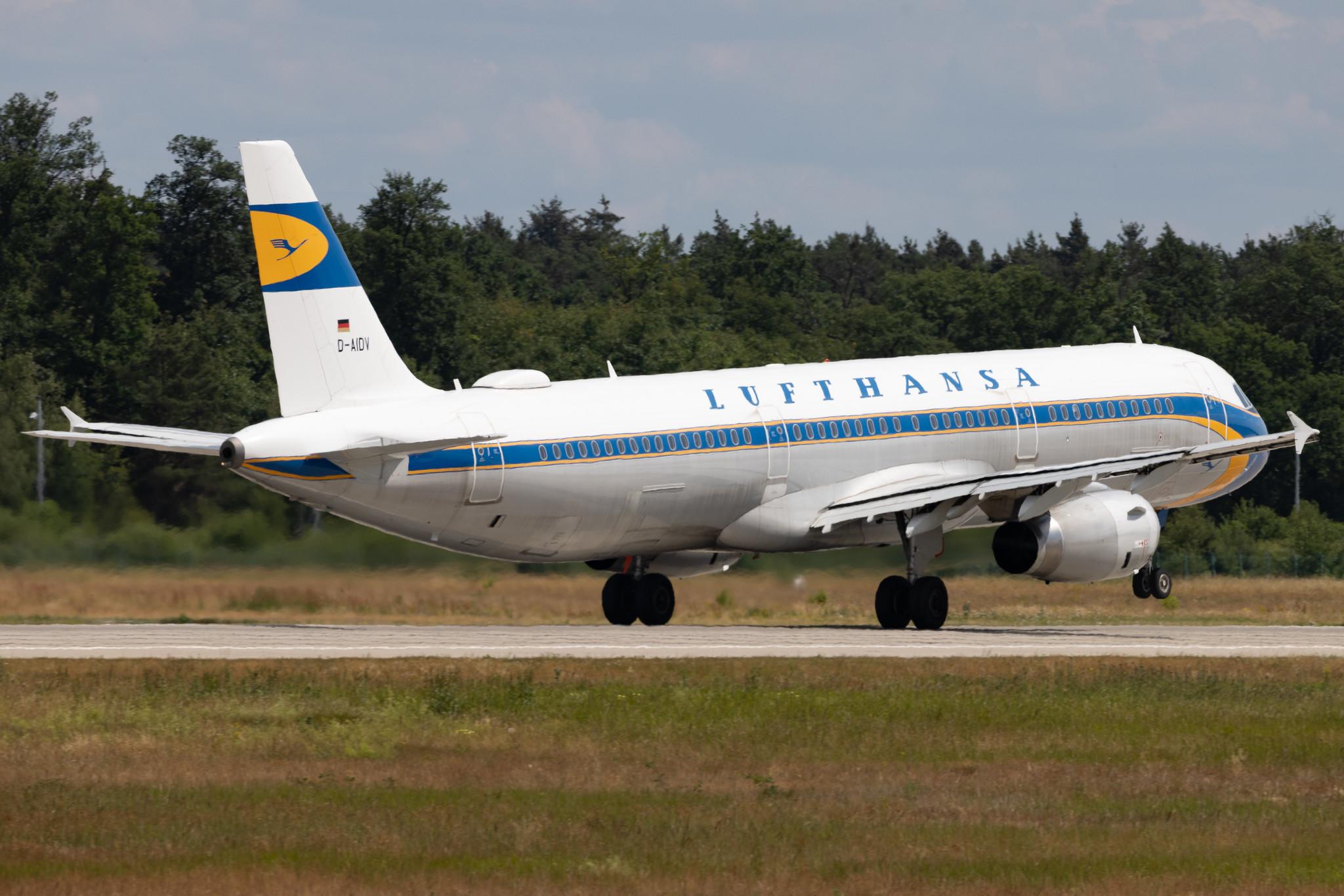 Frankfurt Airport: Lufthansa (LH / DLH) | Livery: Retro livery | Airbus A321-231 A321 | D-AIDV | MSN 5413