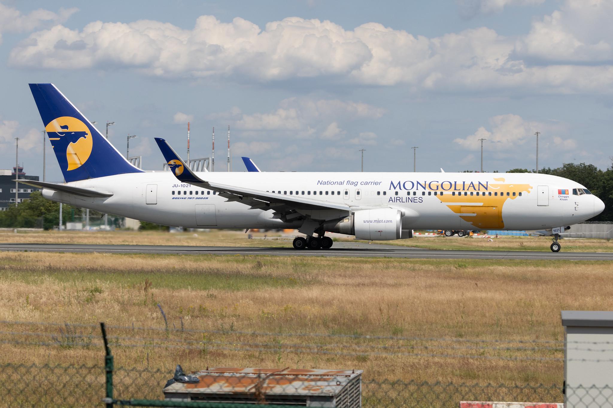 Frankfurt Airport: MIAT Mongolian Airlines (OM / MGL) | Boeing 767-34G(ER) B763 | JU-1021 | MSN 41519