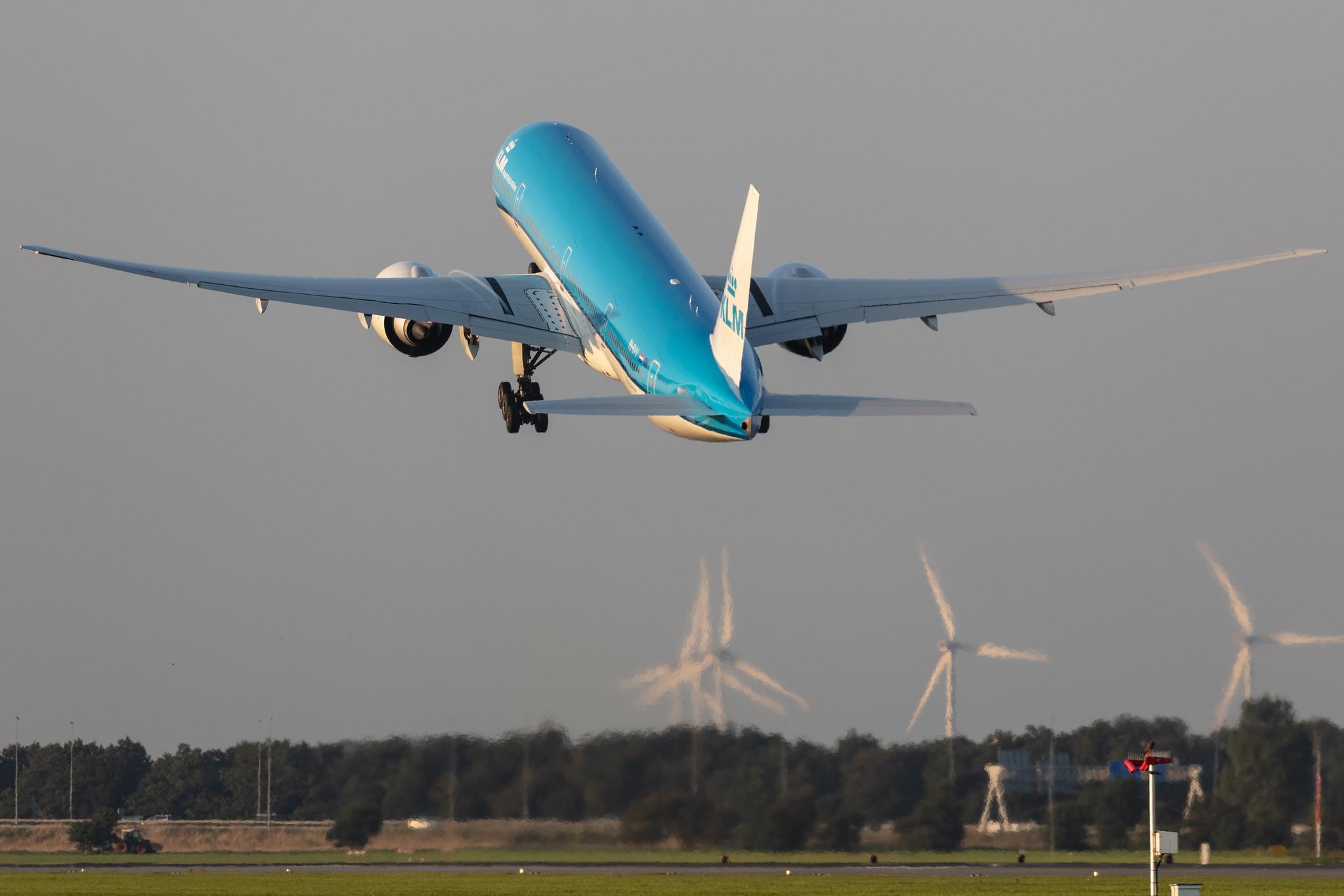 Amsterdam Schiphol: KLM (KL / KLM) |  Boeing 777-300(ER) B77W | PH-BVV | MSN 66888