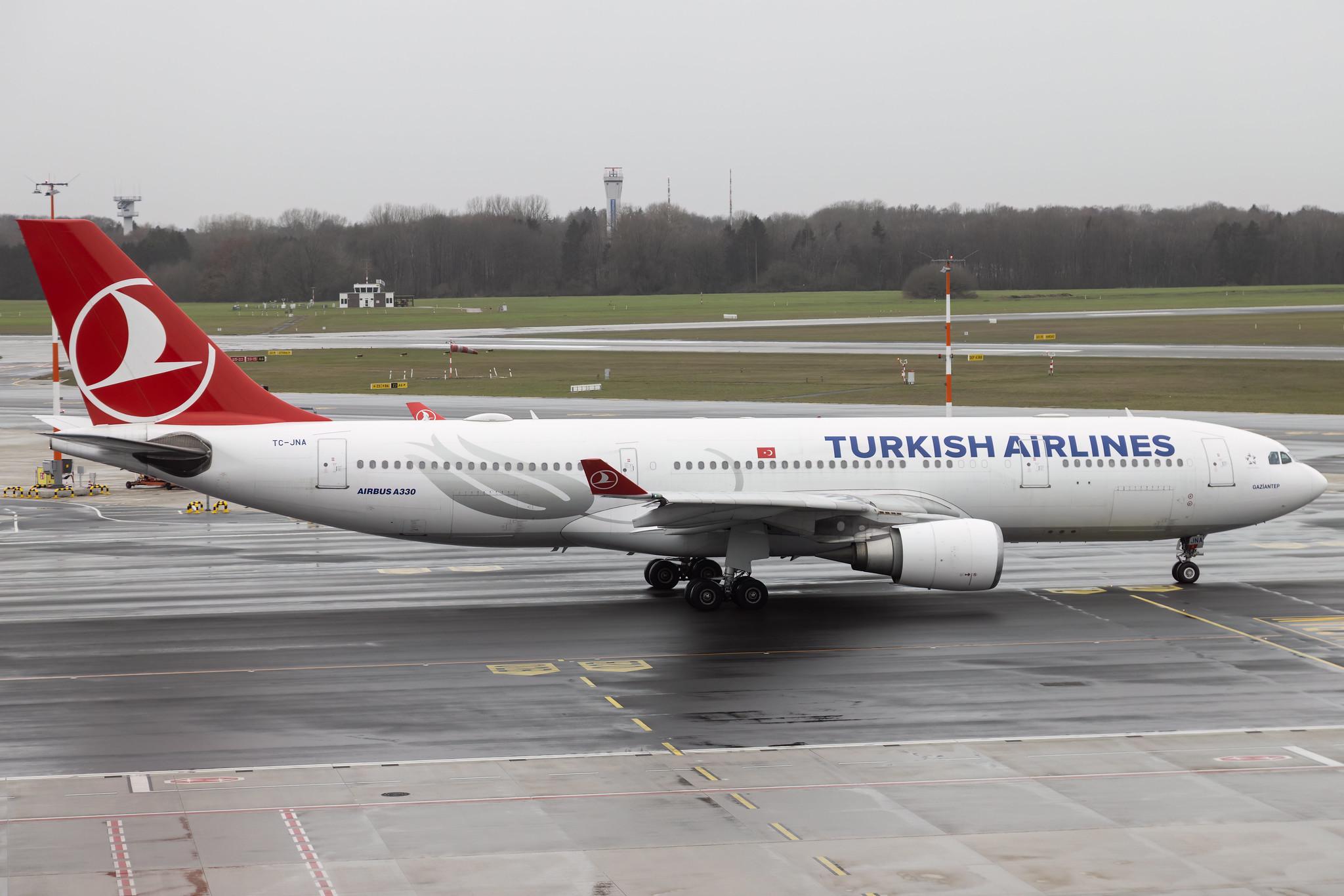 Hamburg Airport: Turkish Airlines (TK / THY) | Airbus A330-203 A332 | TC-JNA | MSN 0697