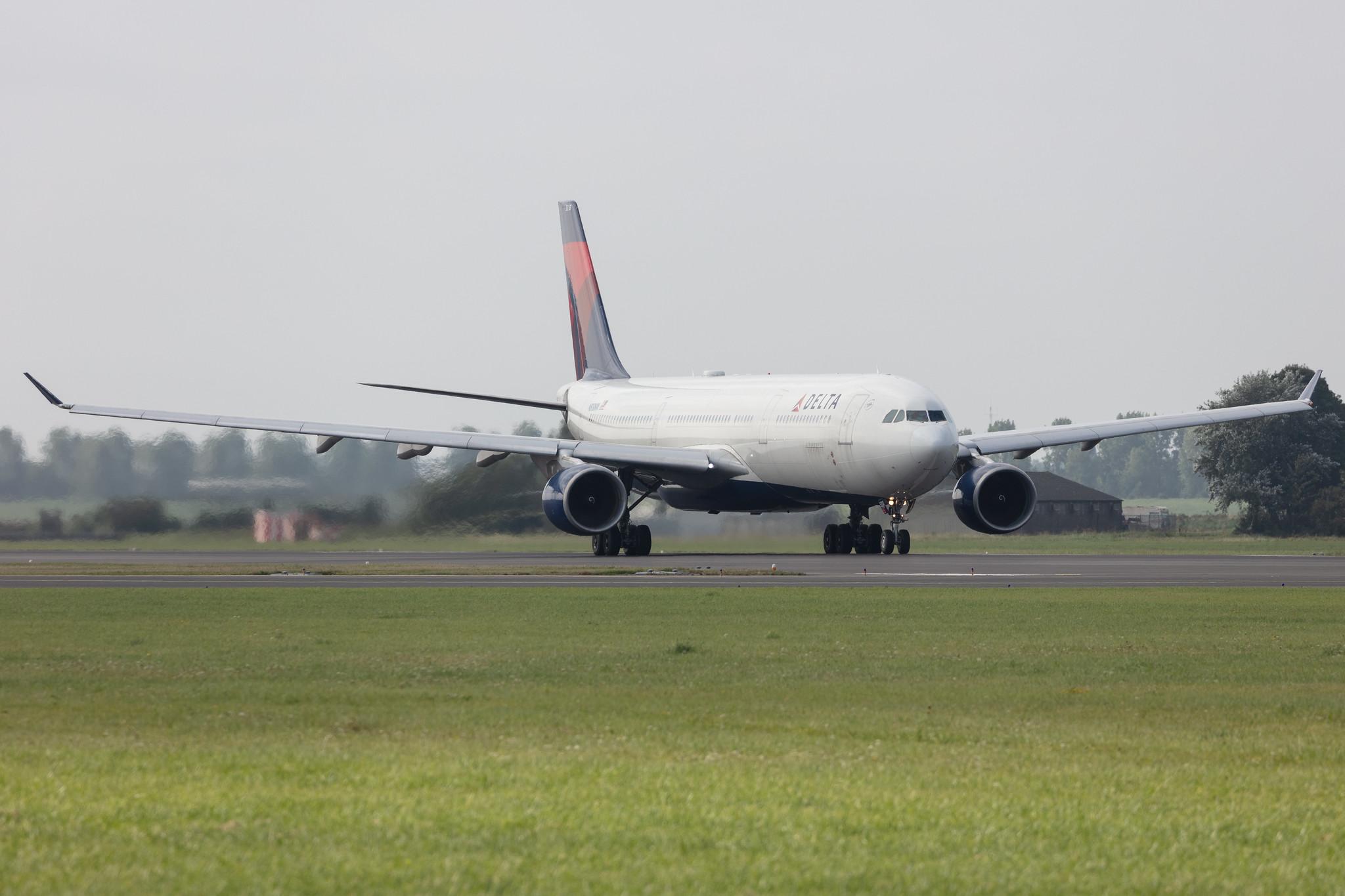 Amsterdam Schiphol: Delta Air Lines (DL / DAL) |  Airbus A330-323 A333 | N818NW | MSN 0857