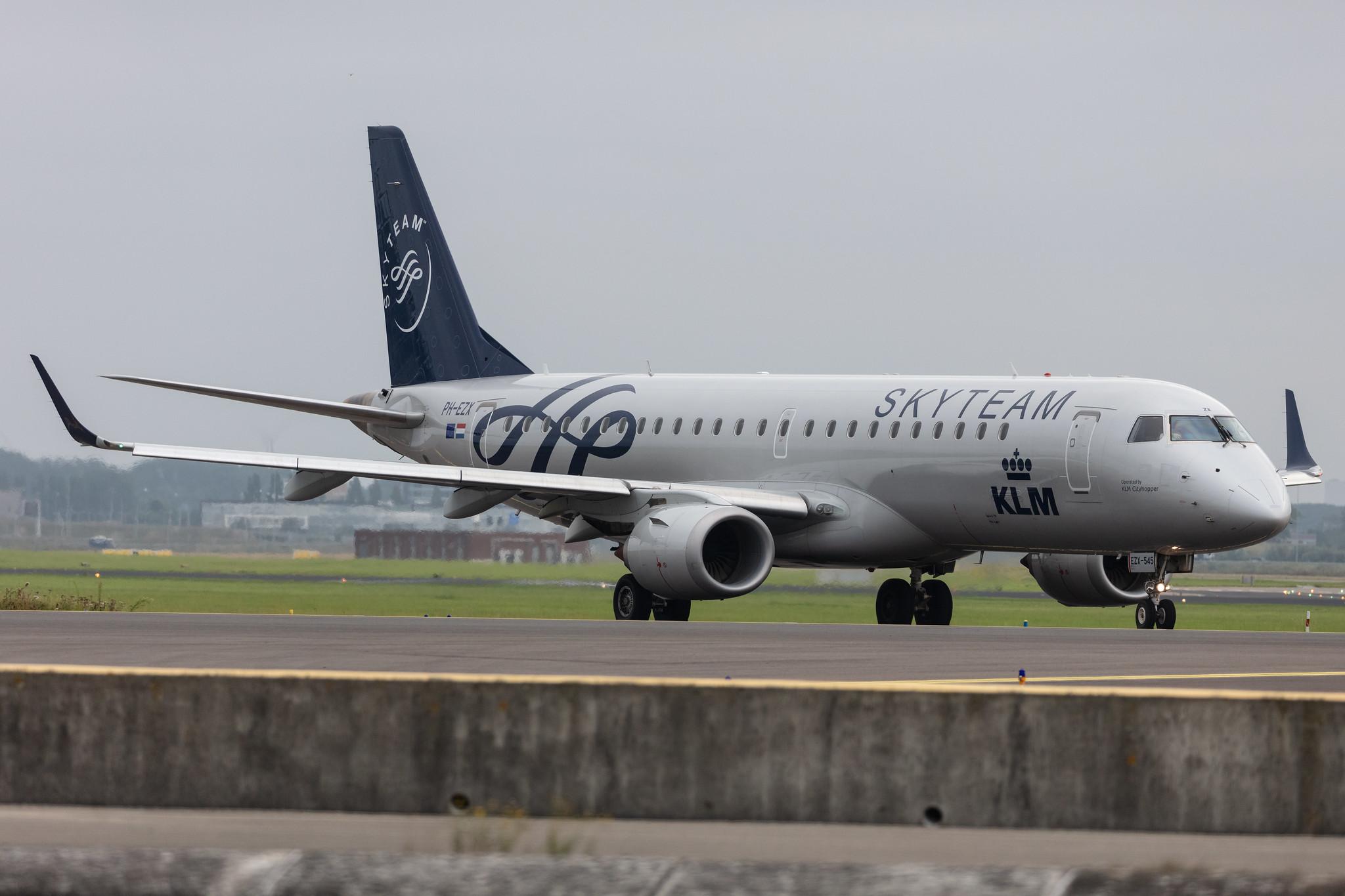 Amsterdam Schiphol: KLM (KL / KLM) |  Livery: SkyTeam Livery | Operator: KLM Cityhopper |  Embraer E190STD E190 | PH-EZX | MSN 19000545