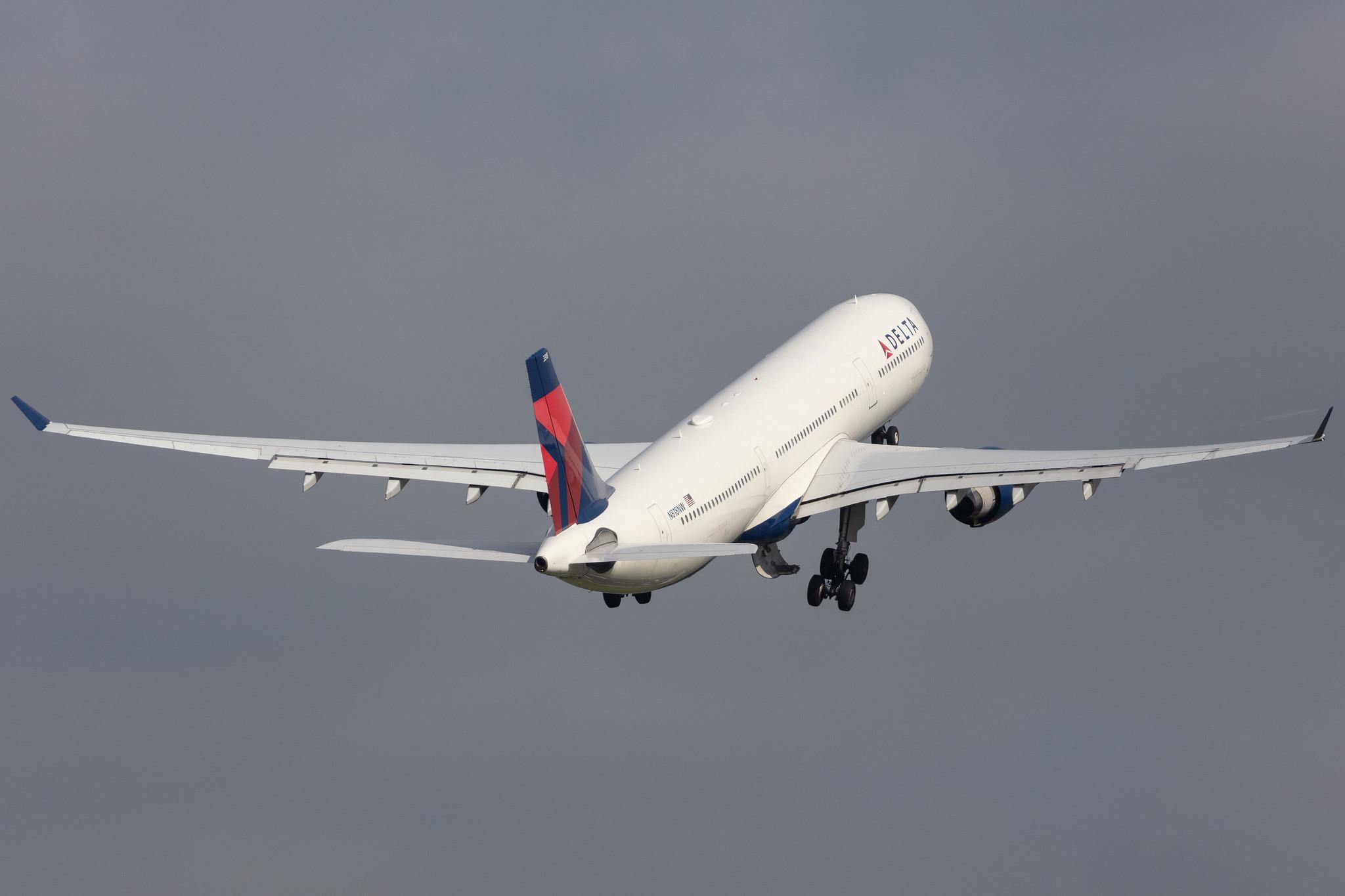 Amsterdam Schiphol: Delta Air Lines (DL / DAL) |  Airbus A330-323 A333 | N818NW | MSN 0857