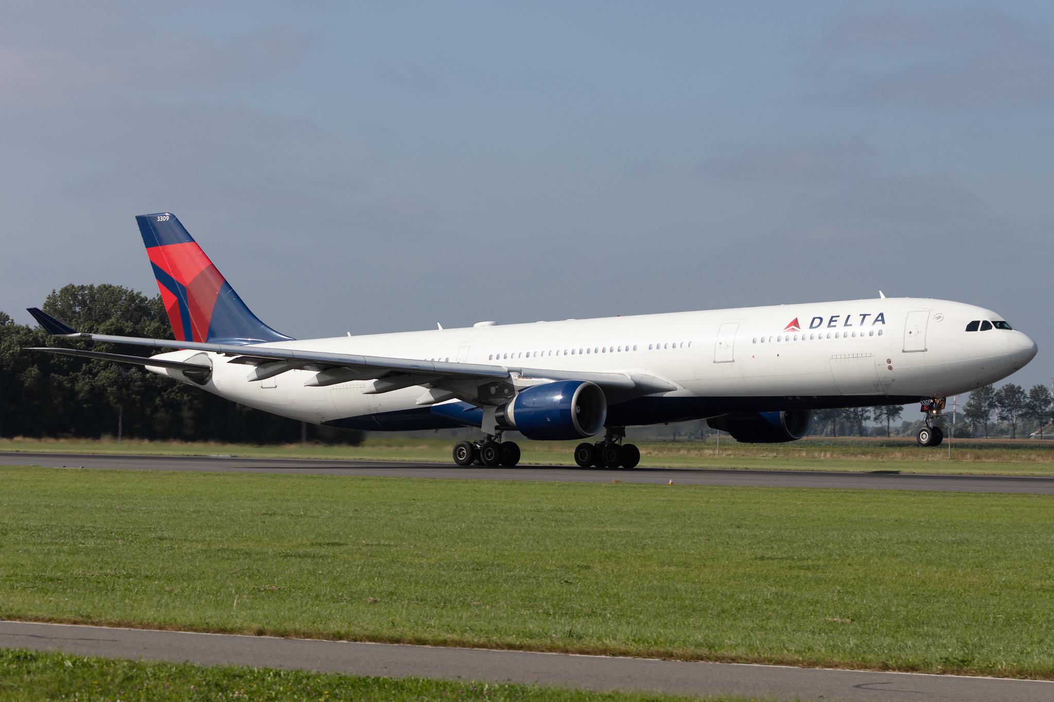 Amsterdam Schiphol: Delta Air Lines (DL / DAL) |  Airbus A330-323 A333 | N809NW | MSN 0663