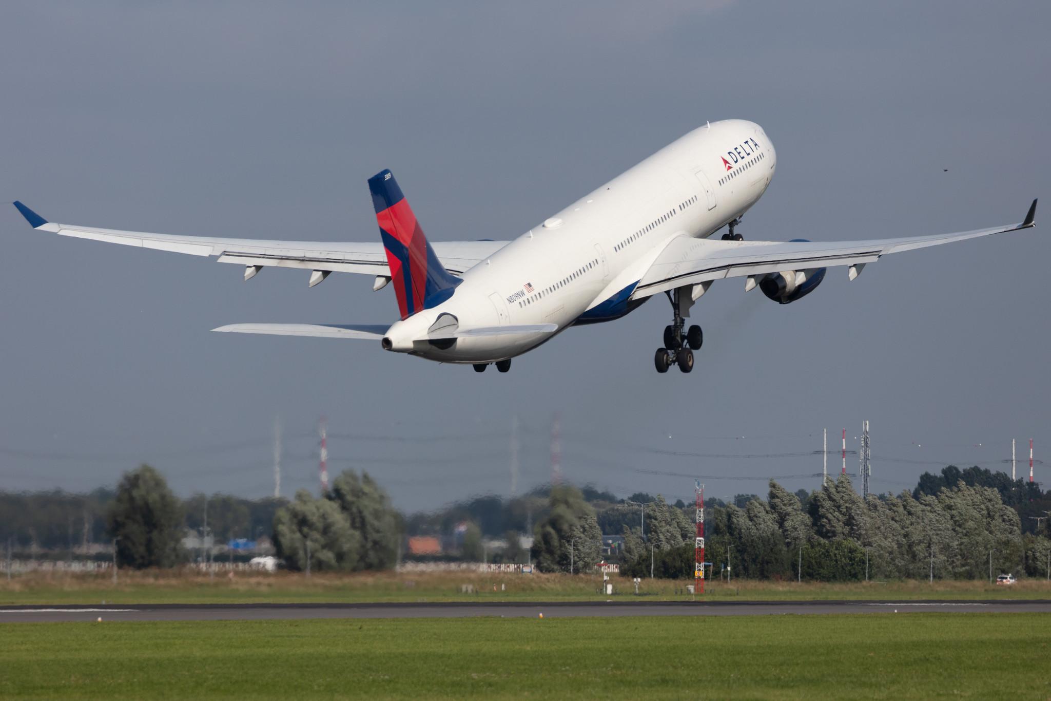 Amsterdam Schiphol: Delta Air Lines (DL / DAL) |  Airbus A330-323 A333 | N809NW | MSN 0663