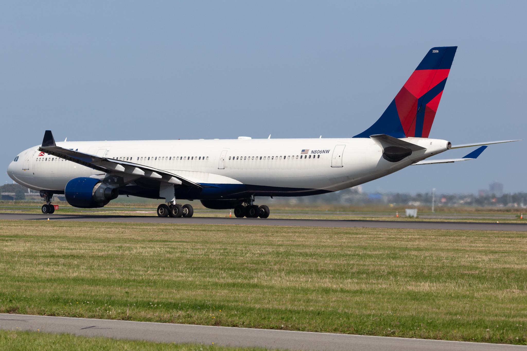 Amsterdam Schiphol: Delta Air Lines (DL / DAL) |  Airbus A330-323 A333 | N806NW | MSN 0578