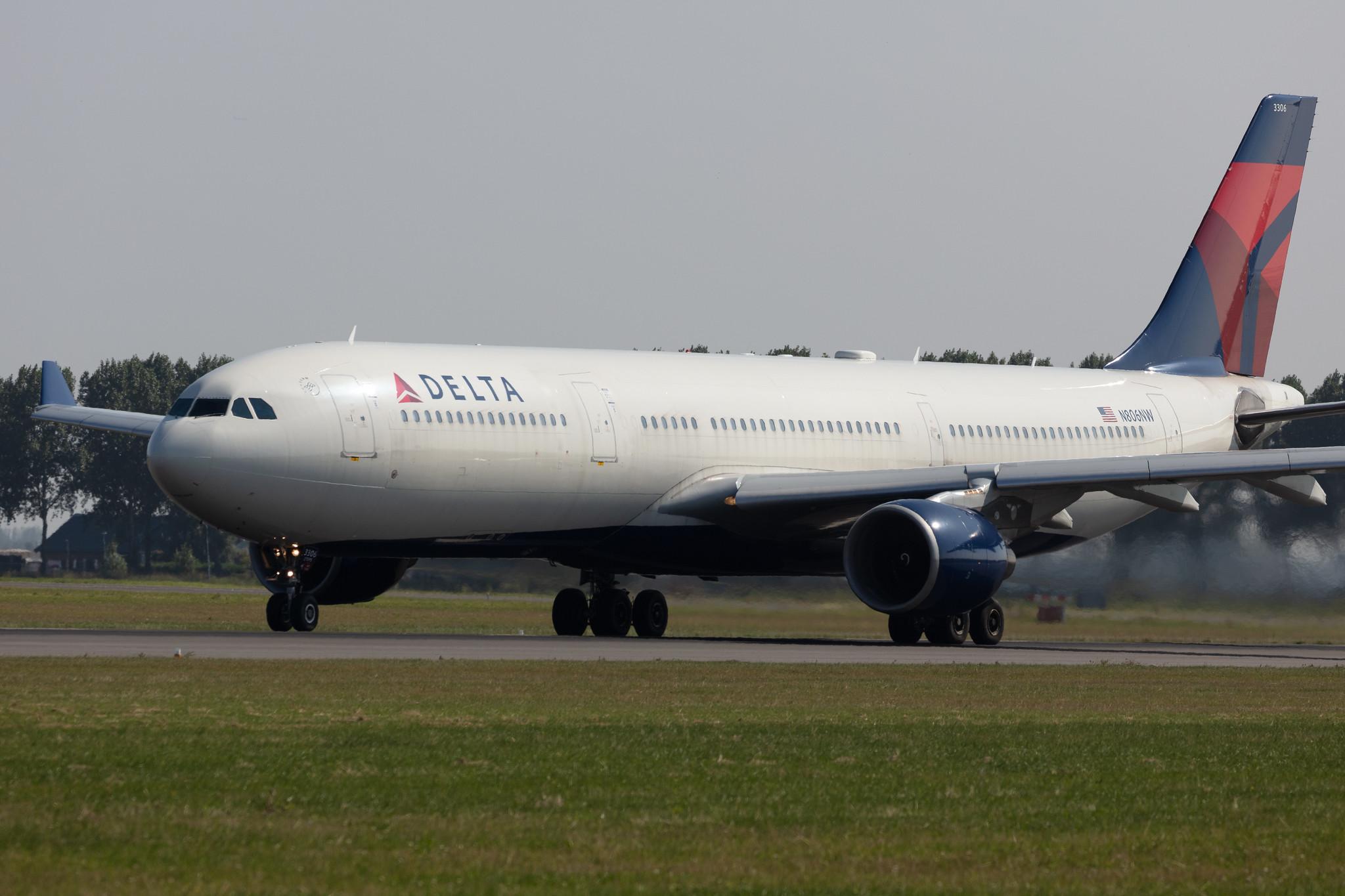 Amsterdam Schiphol: Delta Air Lines (DL / DAL) |  Airbus A330-323 A333 | N806NW | MSN 0578