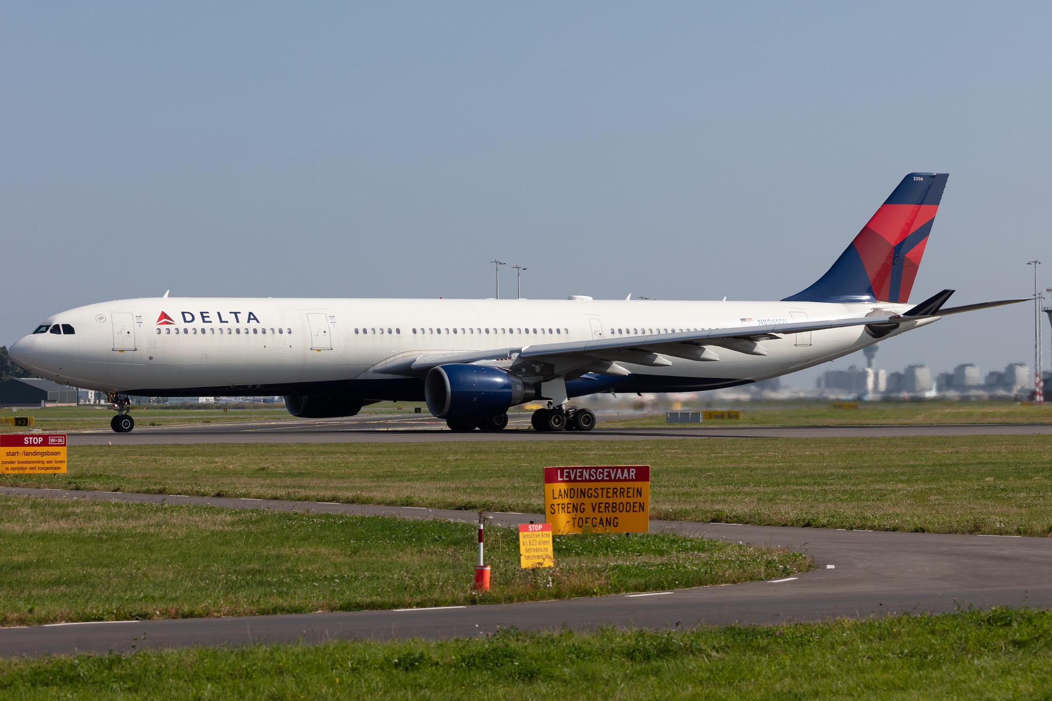 Amsterdam Schiphol: Delta Air Lines (DL / DAL) |  Airbus A330-323 A333 | N806NW | MSN 0578