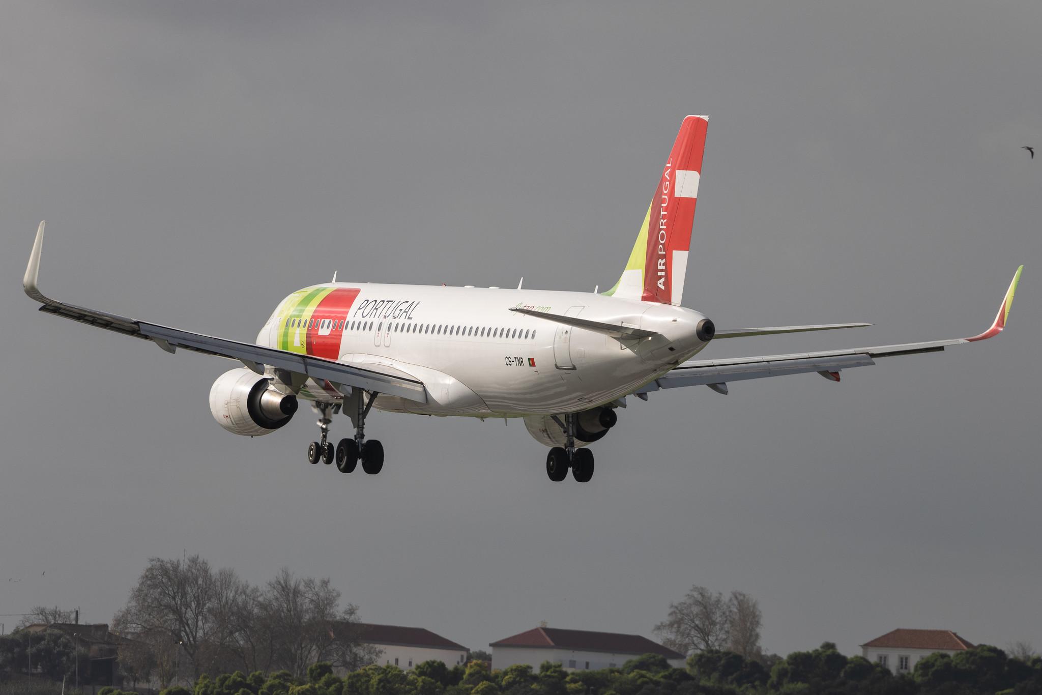 Aeroporto de Lisboa: TAP Air Portugal (TP / TAP) | Airbus A320-214 A320 | CS-TNR | MSN 3883