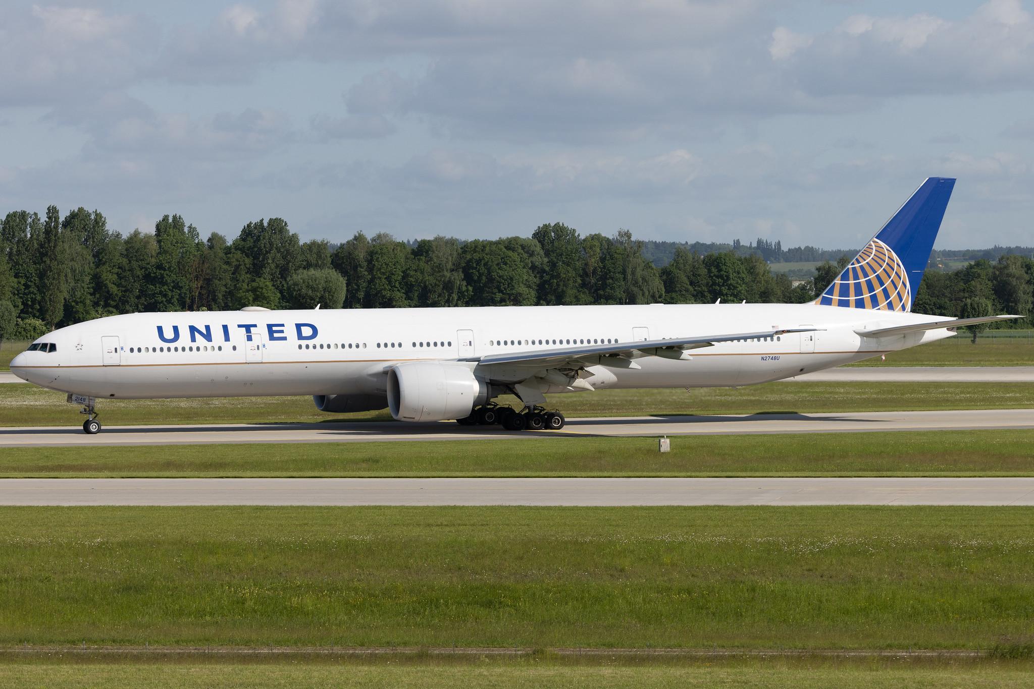 Munich Airport: United Airlines (UA / UAL) | Boeing 777-300(ER) B77W | N2748U | MSN 64994