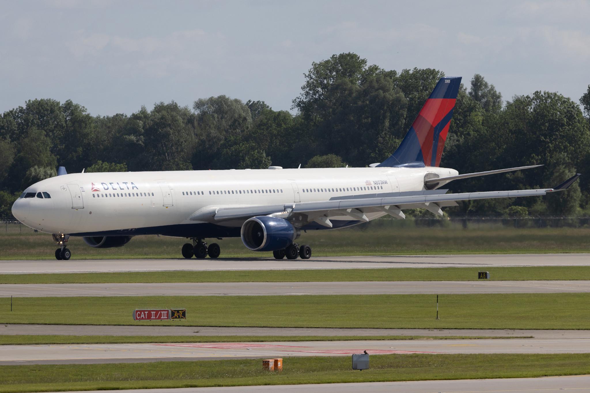 Munich Airport: Delta Air Lines (DL / DAL) | Airbus A330-323 A333 | N803NW | MSN 0542