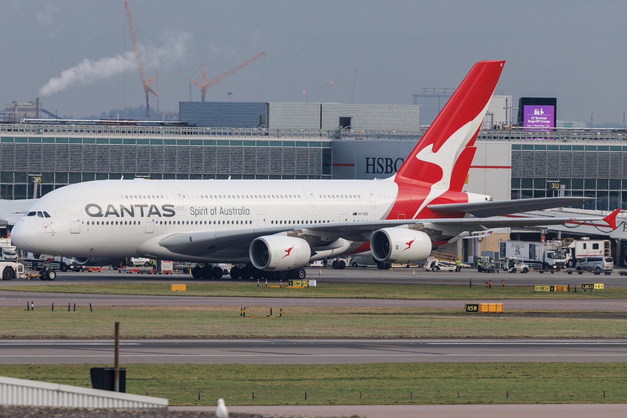 London Heathrow: Qantas (QF / QFA) | Airbus A380-842 A388 | VH-OQD | MSN 026