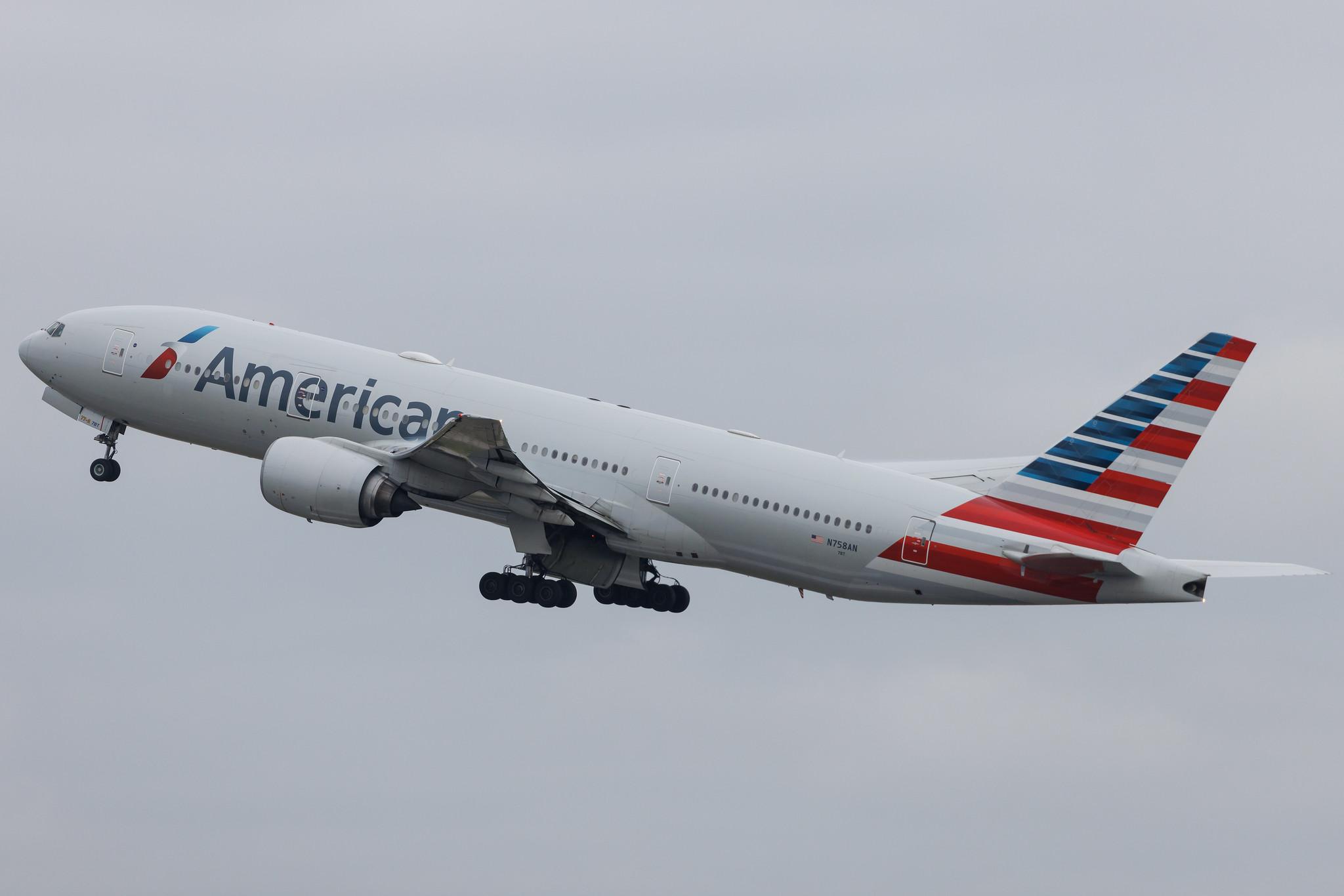 London Heathrow: American Airlines (AA / AAL) | Boeing 777-223(ER) B772 | N758AN | MSN 32637