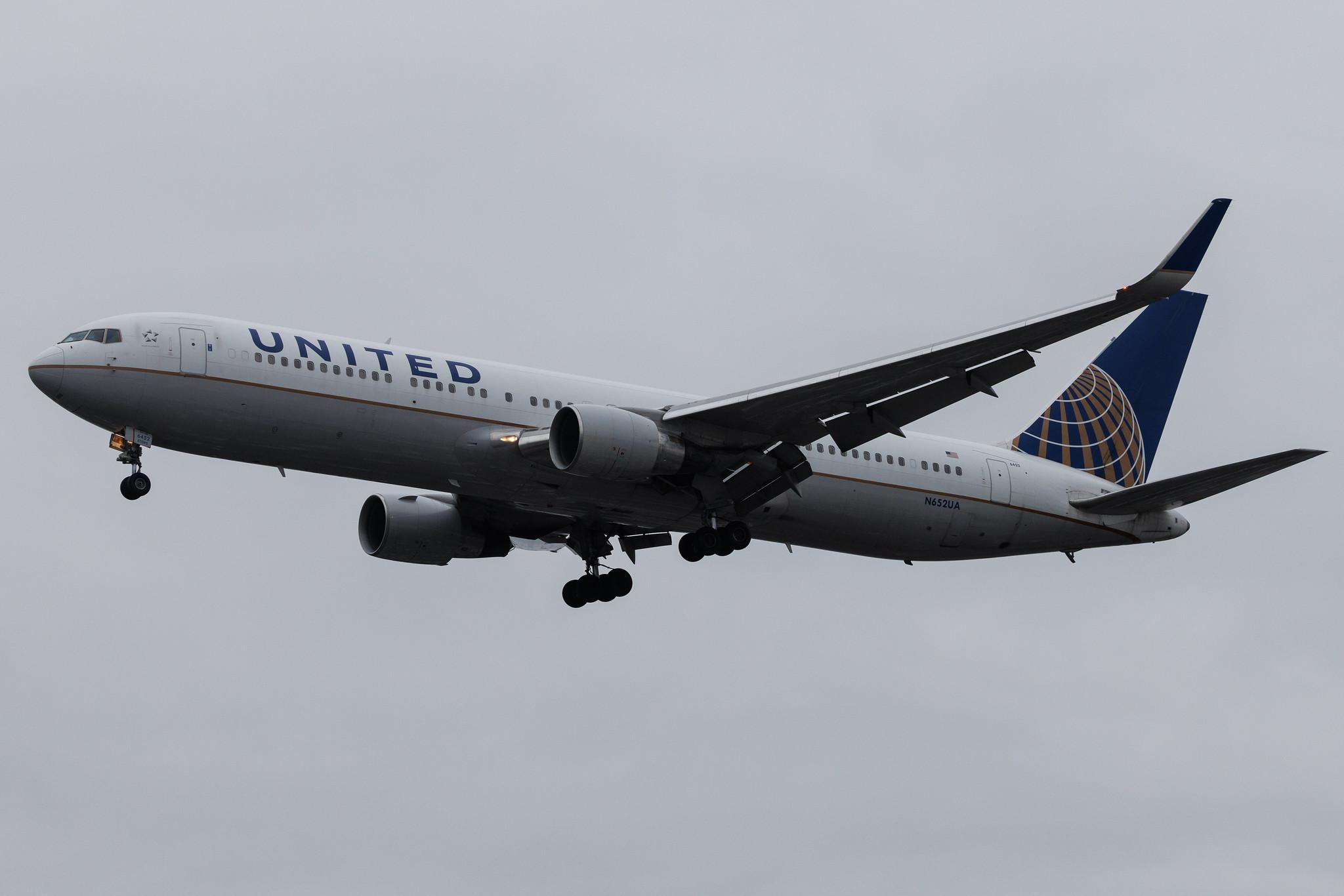 London Heathrow: United Airlines (UA / UAL) |  Boeing 767-322(ER) B763 | N652UA | MSN 25390