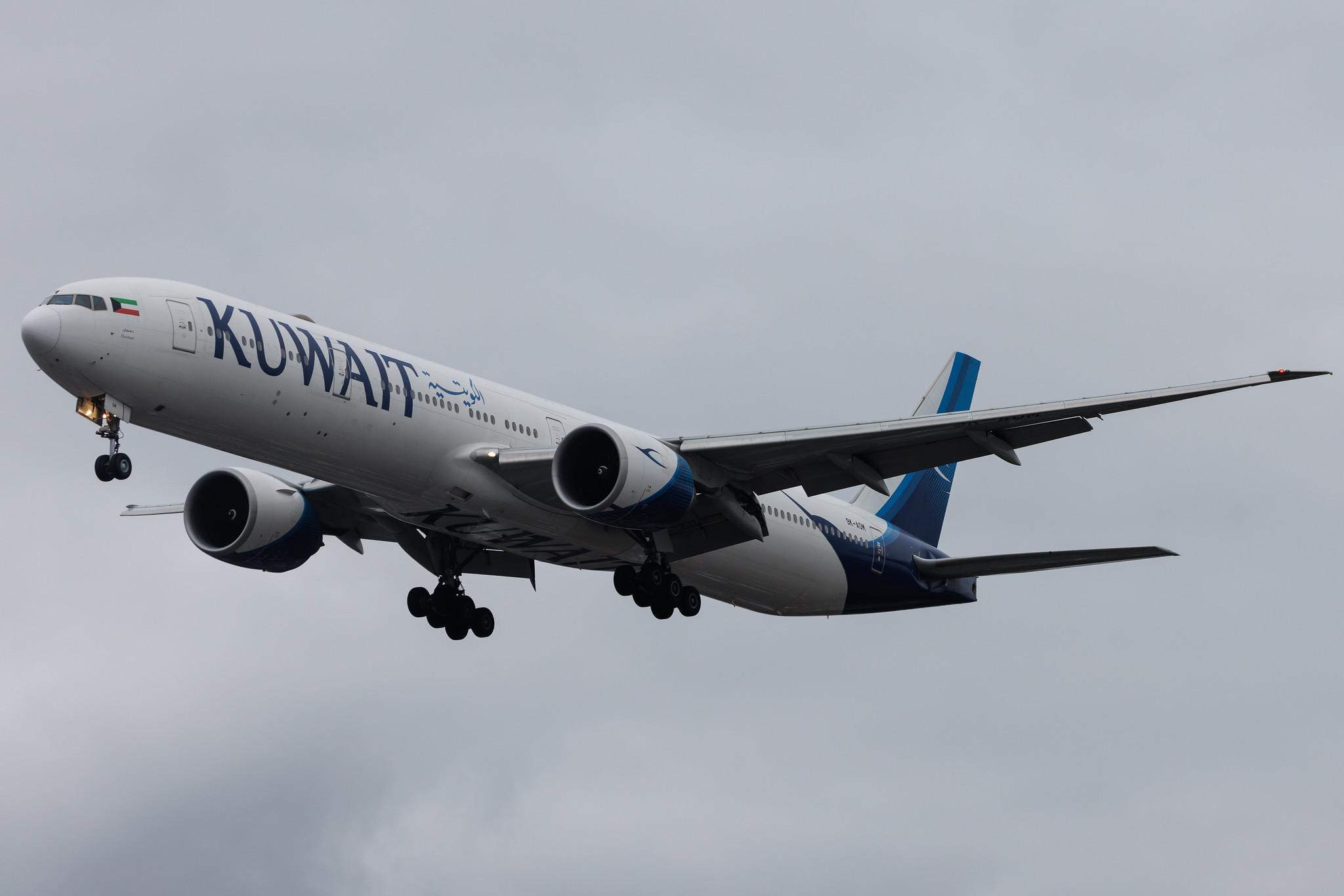London Heathrow: Kuwait Airways (KU / KAC) | Boeing 777-369(ER) B77W | 9K-AOM | MSN 62570