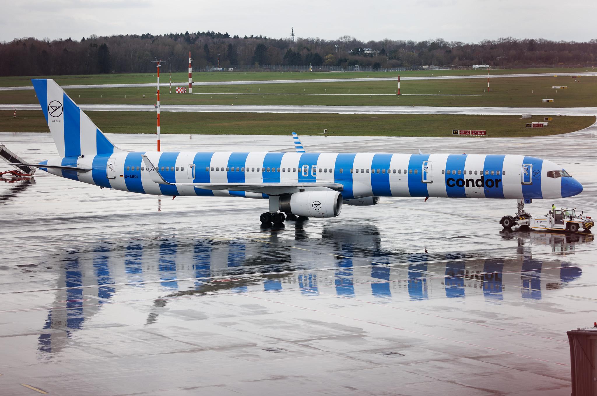 Hamburg Airport: Condor (DE / CFG) | Boeing 757-330 B753 | D-ABOI | MSN 29018