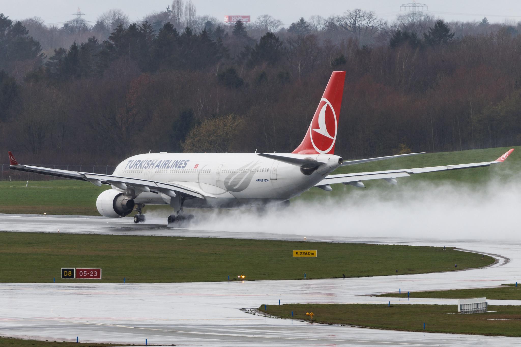 Hamburg Airport: Turkish Airlines (TK / THY) | Airbus A330-223 A332 | TC-JIP | MSN 0876