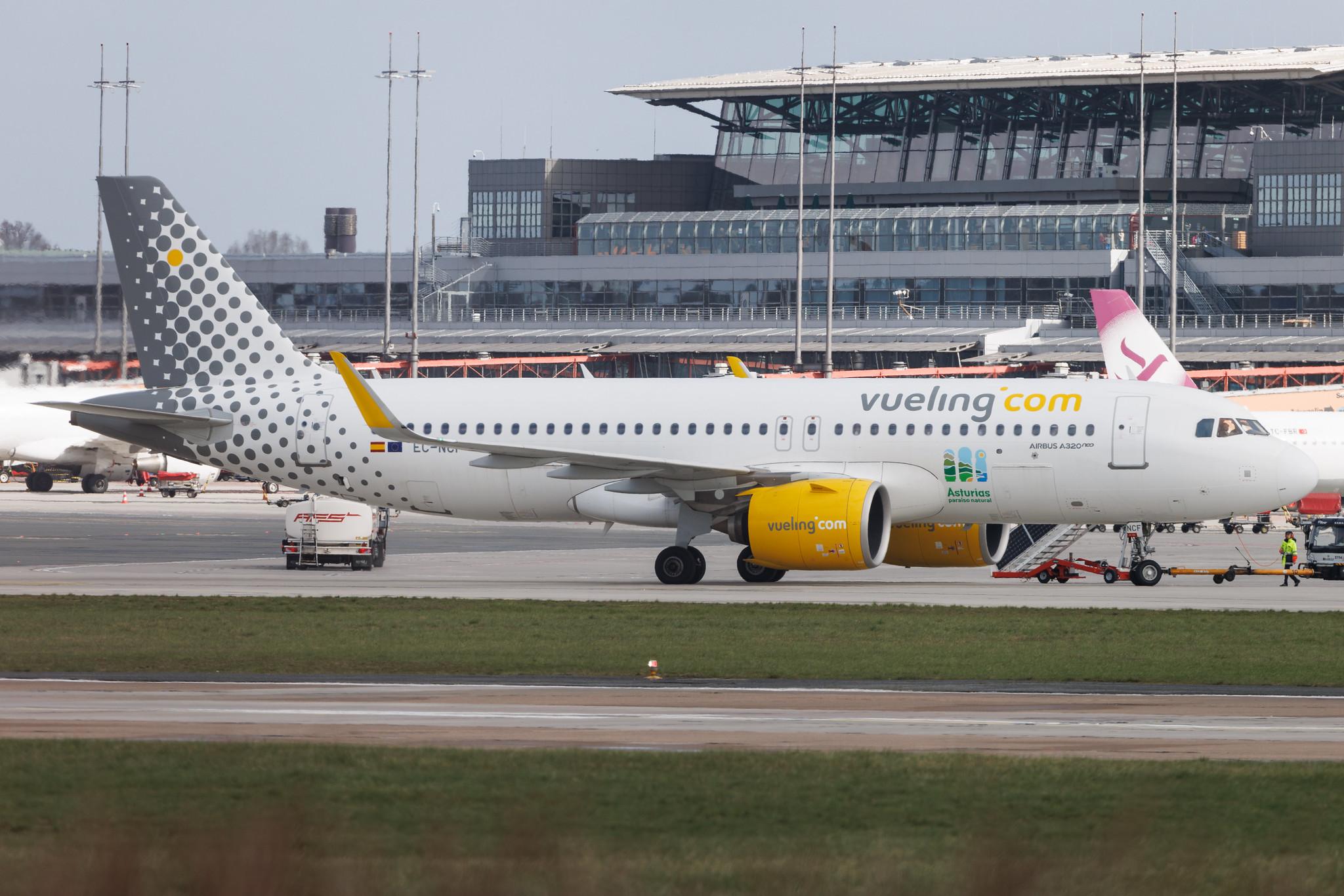 Hamburg Airport: Vueling (VY / VLG) |  Airbus A320-271N A20N | EC-NCF | MSN 8674